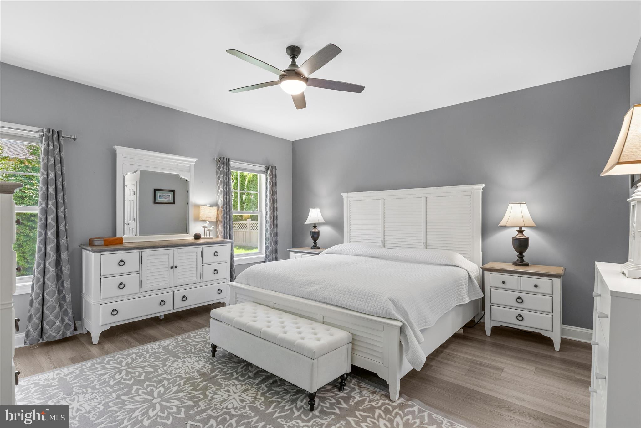 BAY COLONY - Residential