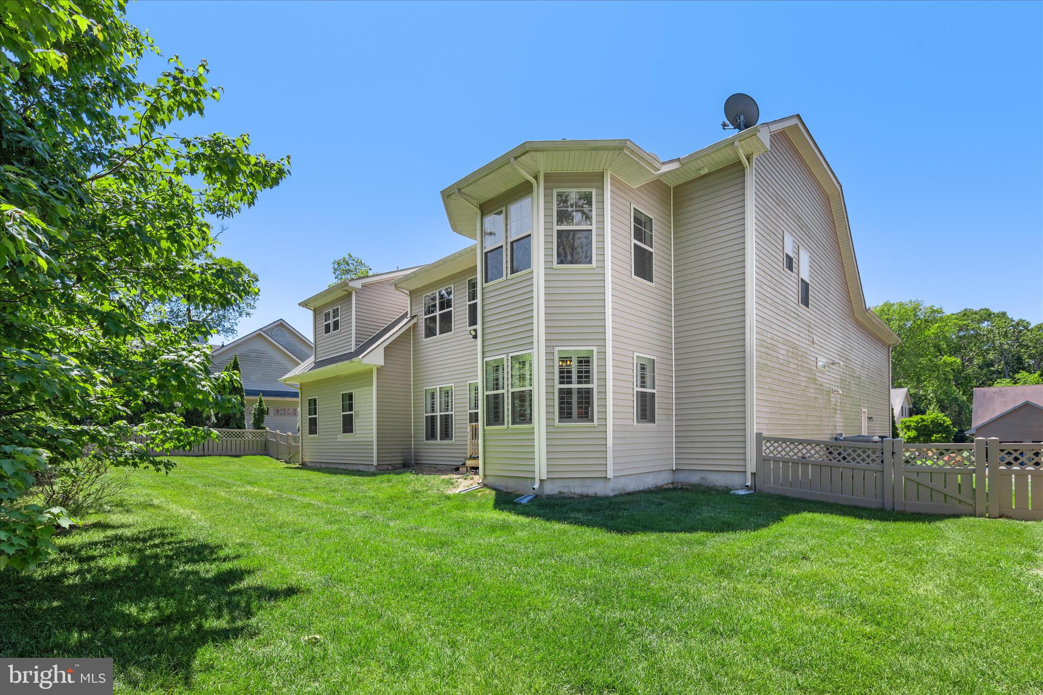 BAY COLONY - Residential
