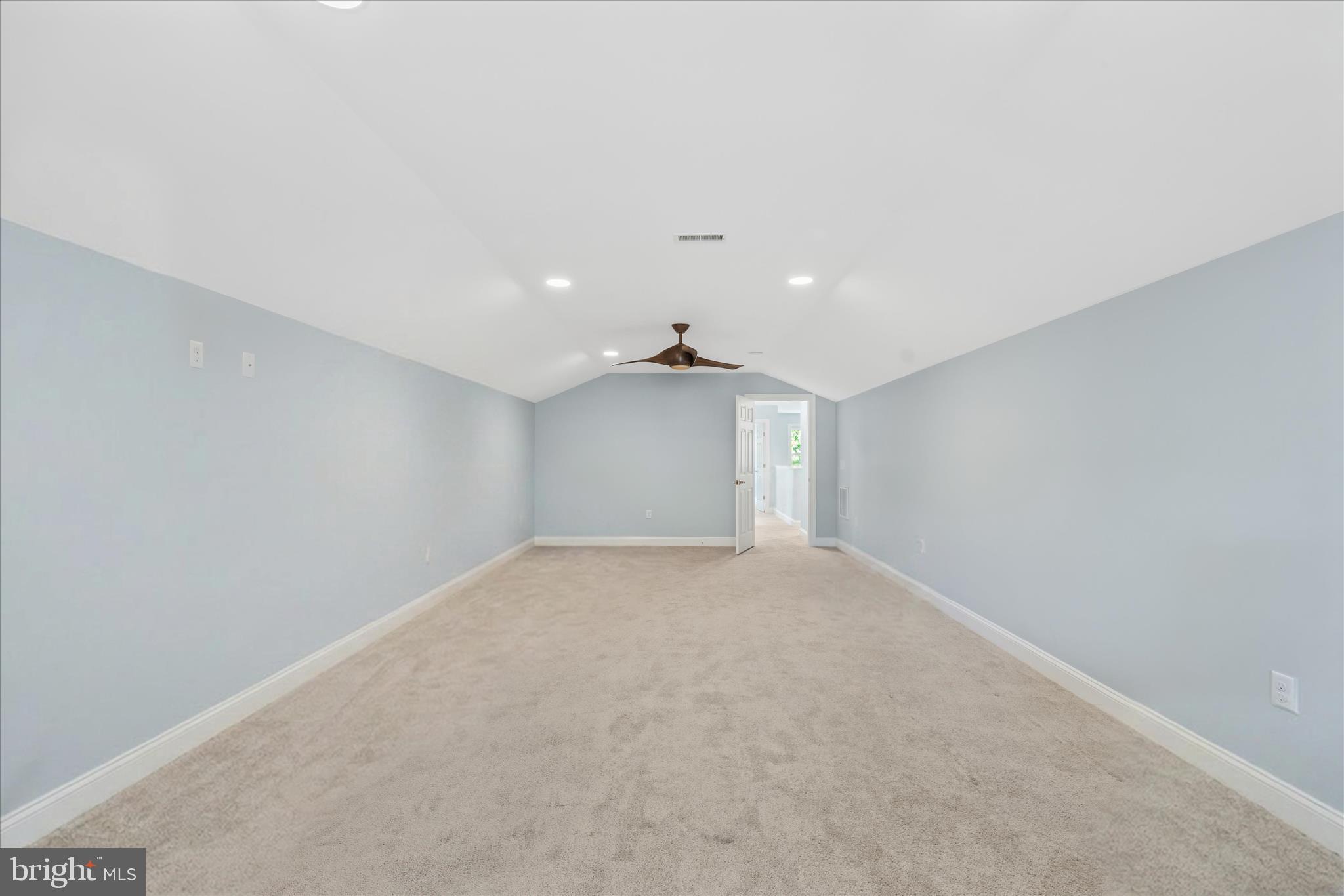 BAY COLONY - Residential