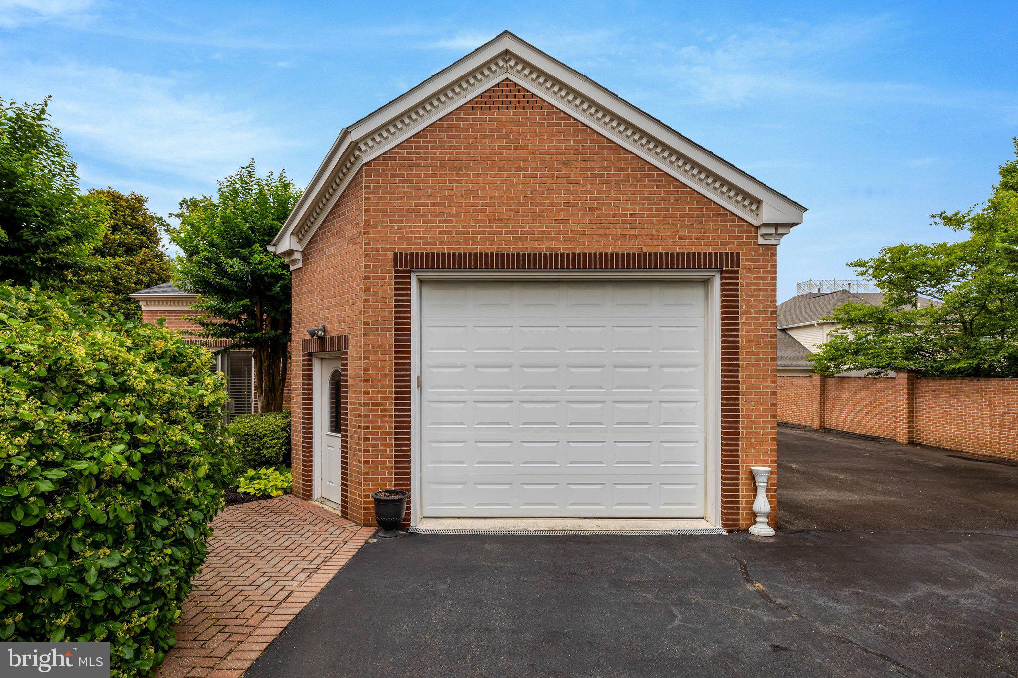 MADRILLON FARMS - Residential
