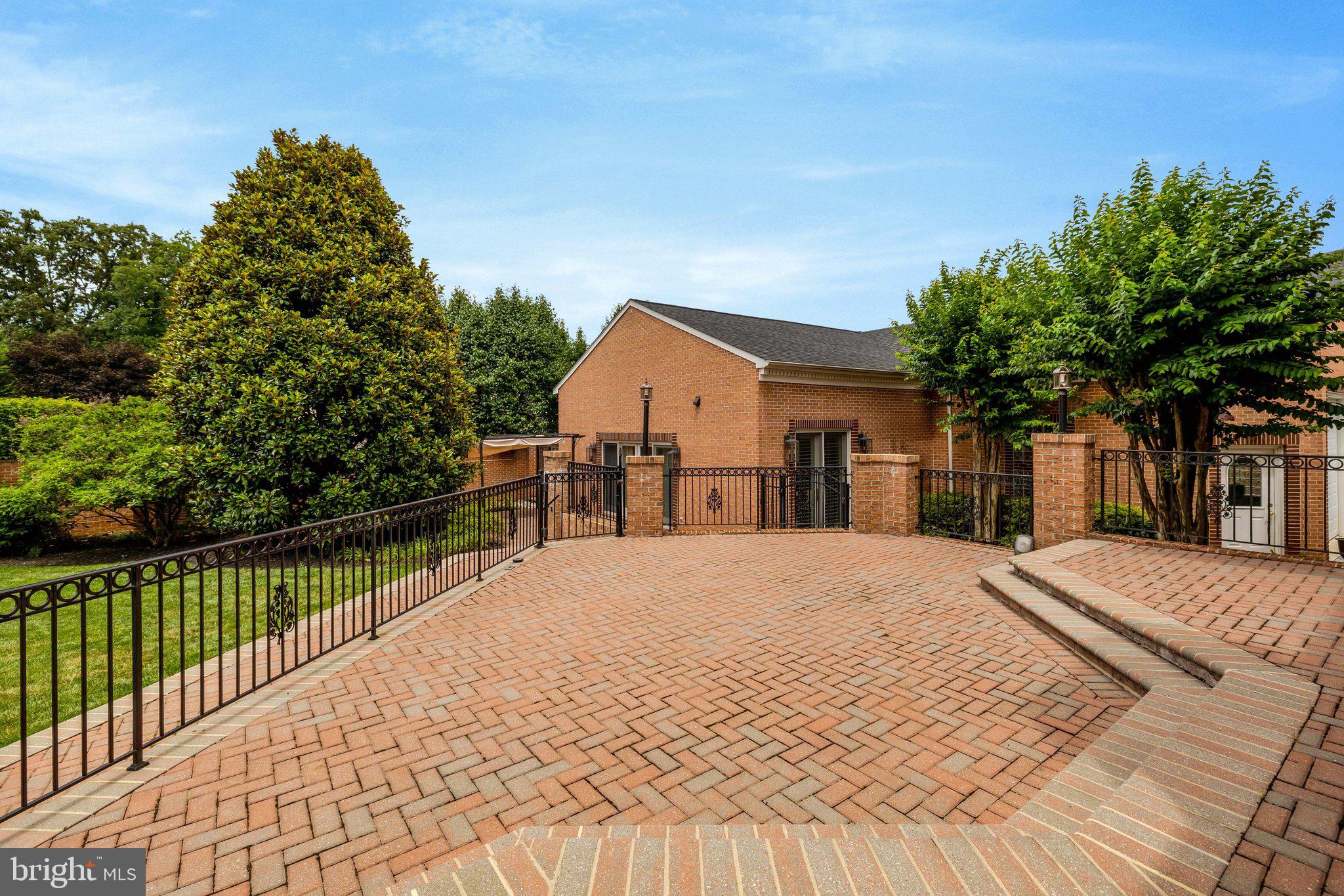 MADRILLON FARMS - Residential