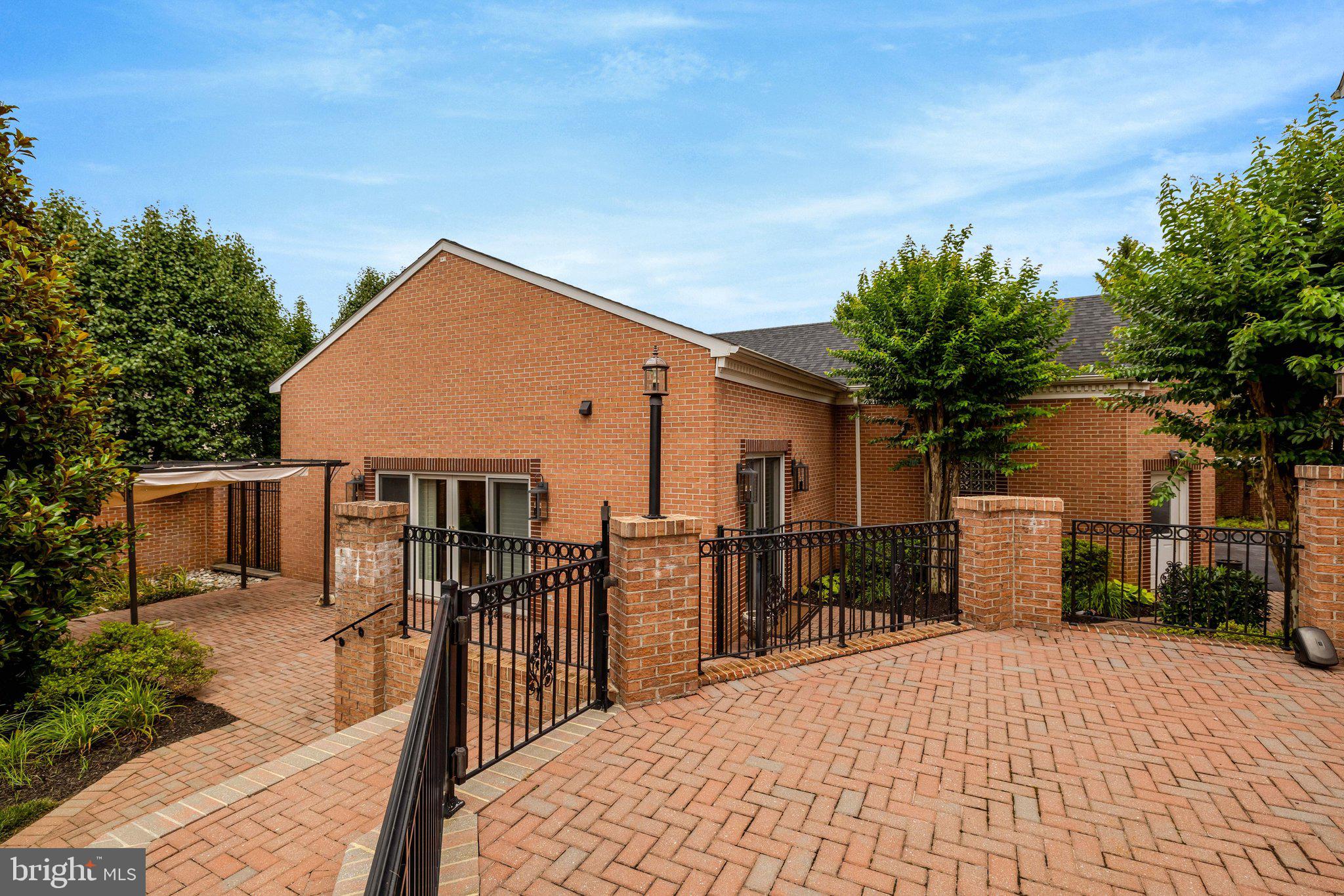 MADRILLON FARMS - Residential