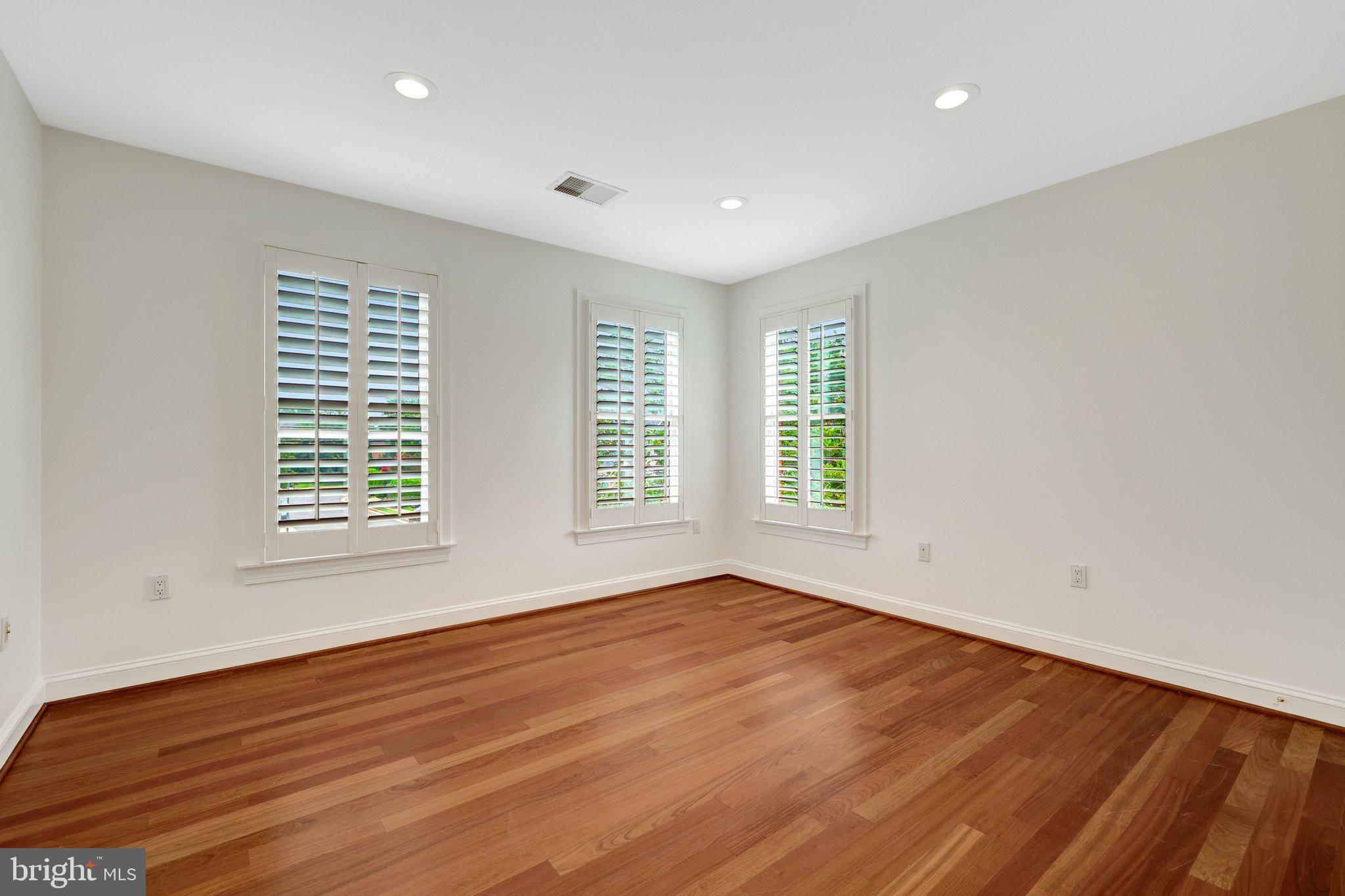 MADRILLON FARMS - Residential