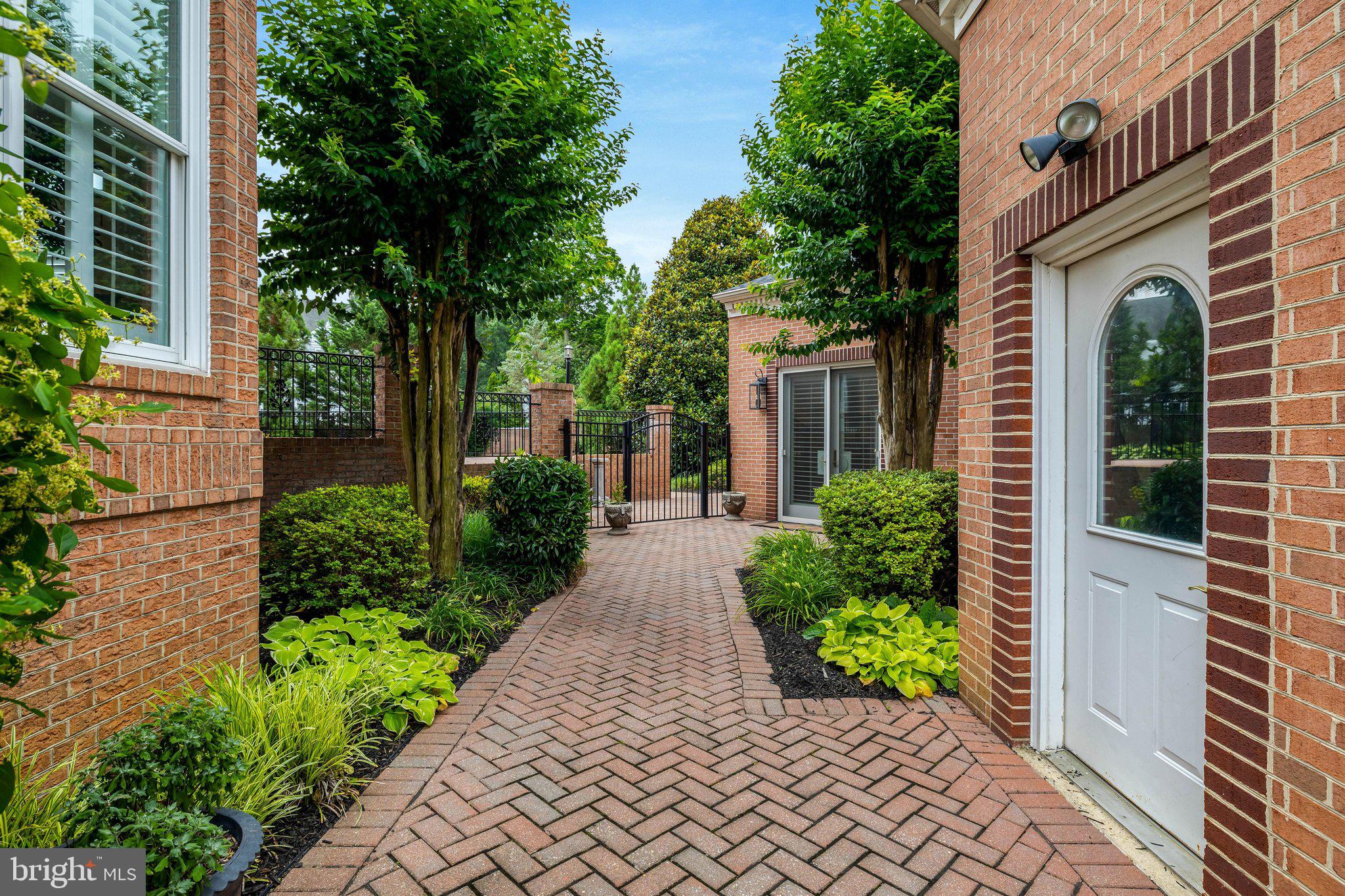 MADRILLON FARMS - Residential