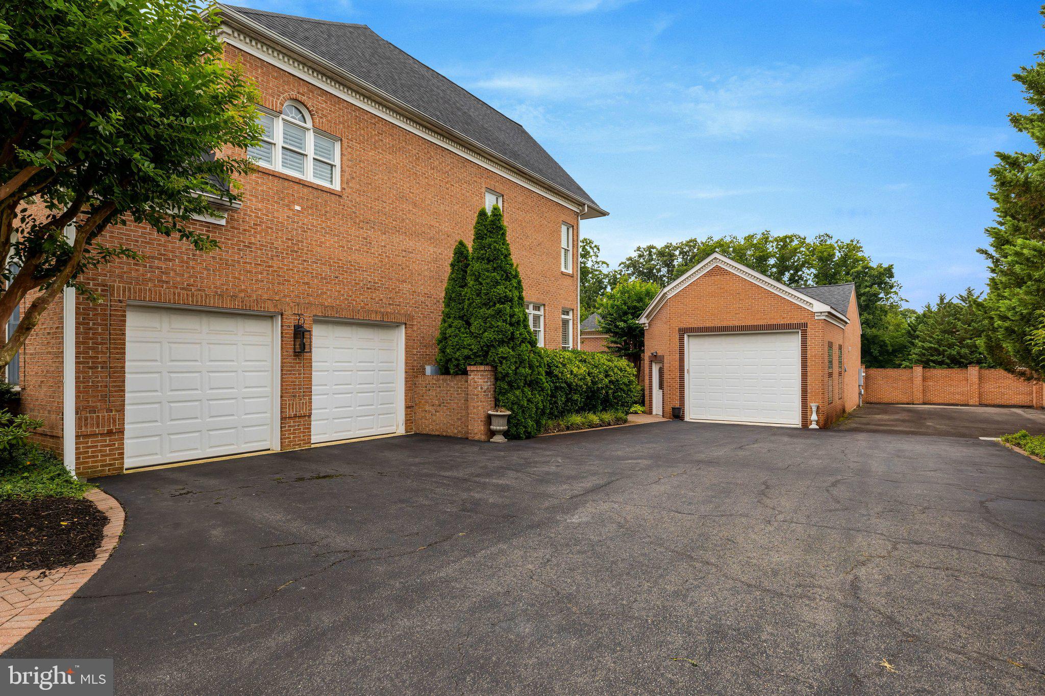 MADRILLON FARMS - Residential