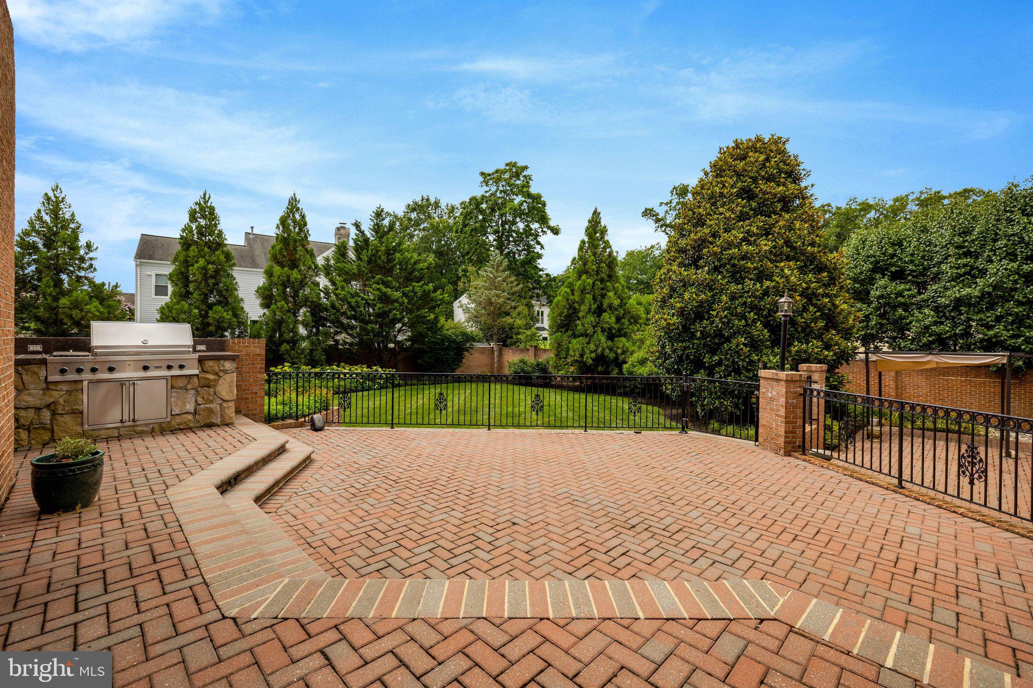 MADRILLON FARMS - Residential