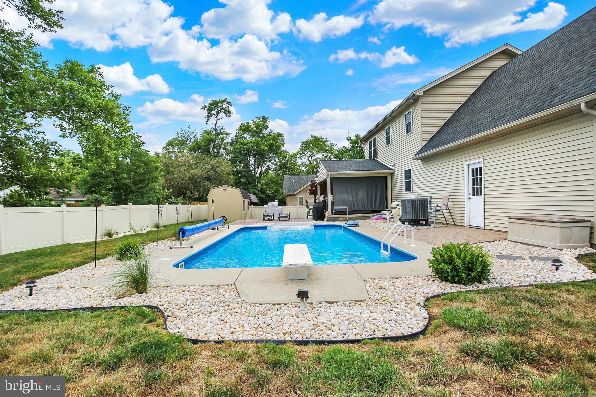 MOUNTAIN VIEW ESTATES - Residential