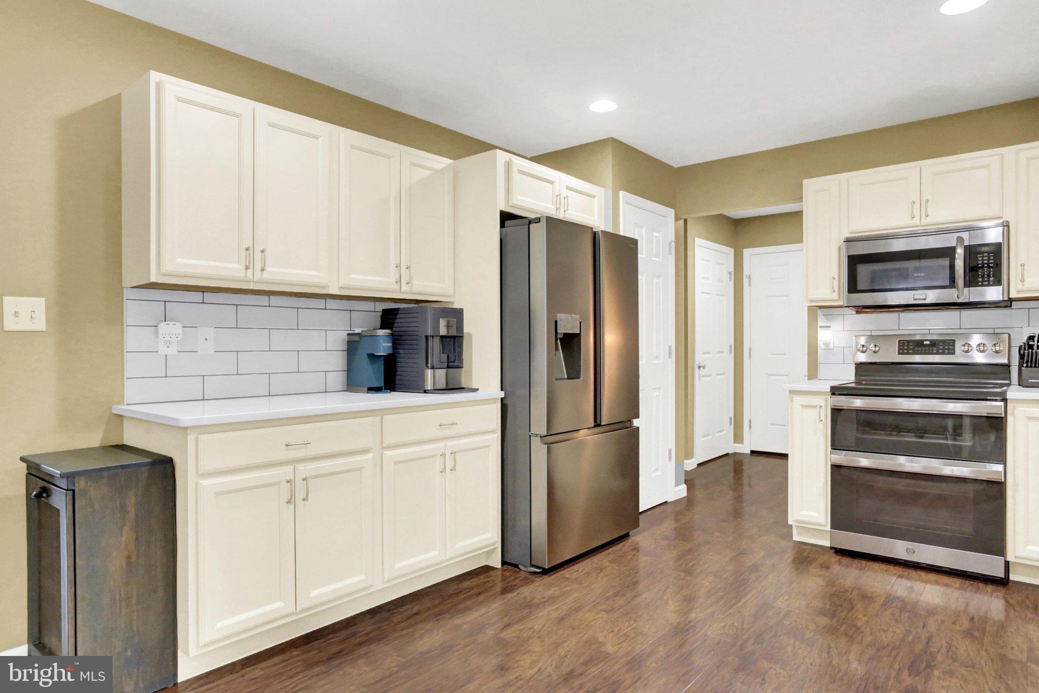 MOUNTAIN VIEW ESTATES - Residential