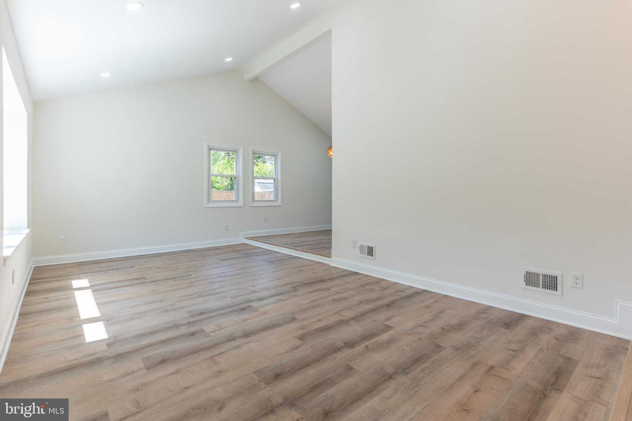 OAK TREE - Residential