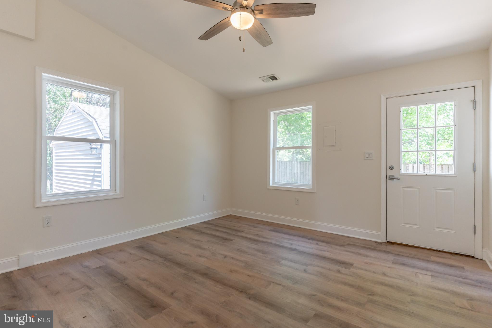 OAK TREE - Residential