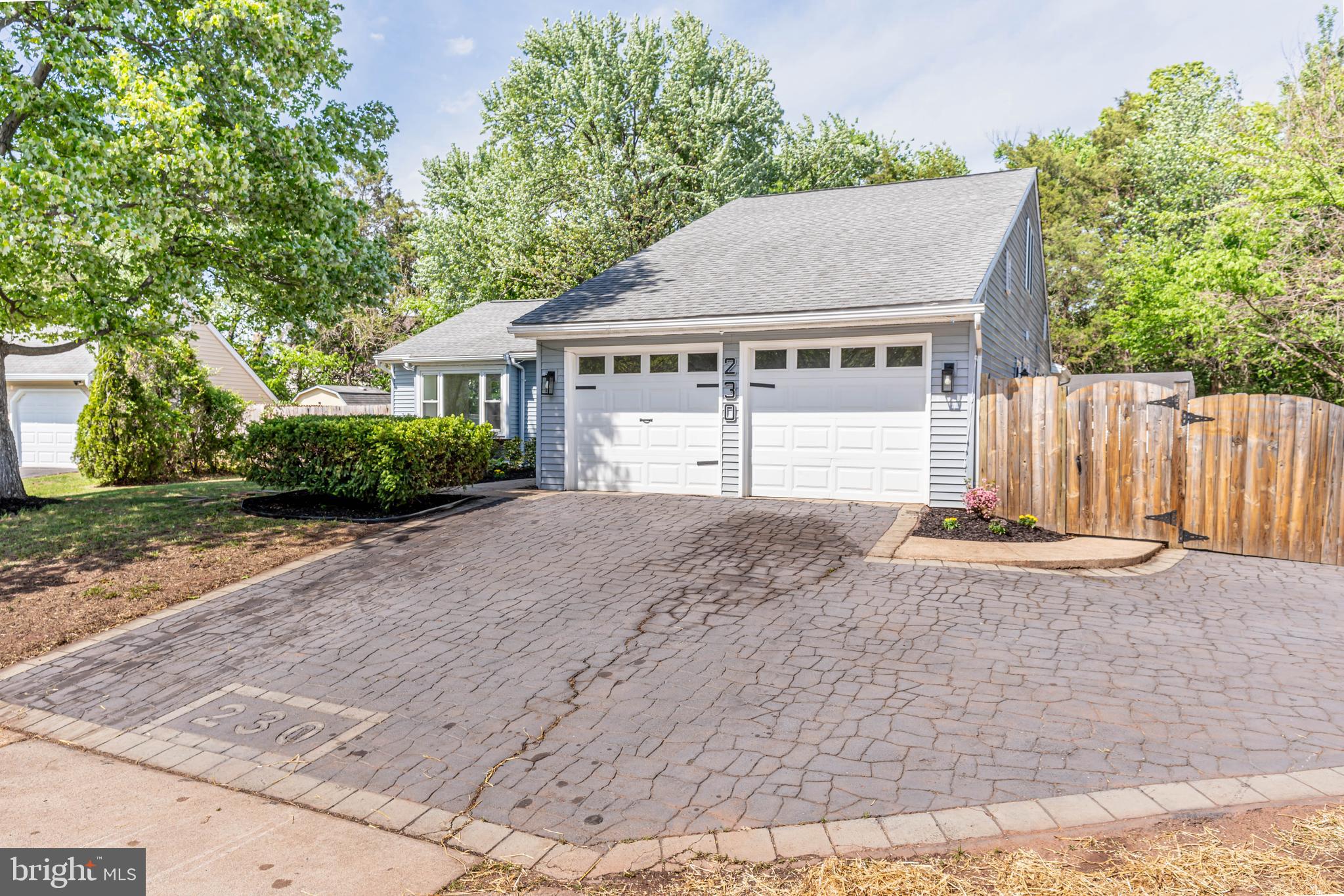 OAK TREE - Residential