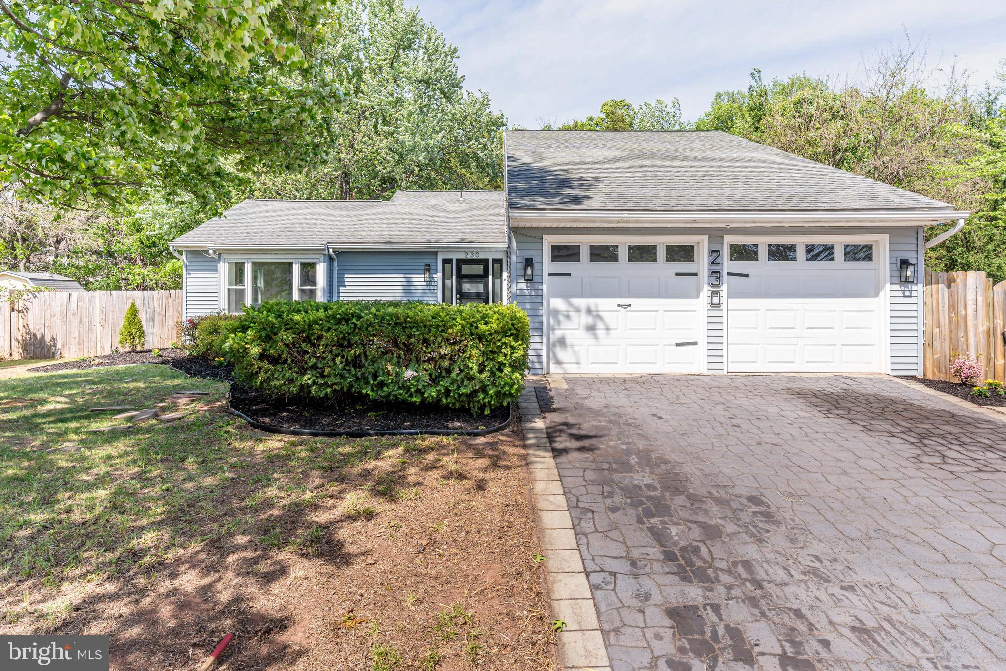 OAK TREE - Residential