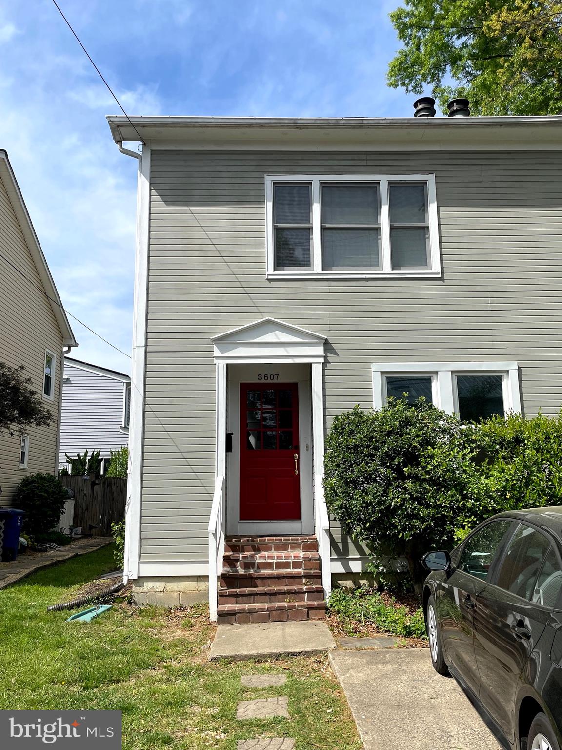 Welcome to a renter's dream! This 4 bedroom, 2.5 bath duplex is in a PRIME location. Walkable to Clarendon, Ballston metro and Virginia Square metro! Fully fenced backyard is the cherry on top. The interior of the home is flooded with natural light and hardwood floors throughout. Three bedrooms are on the second level, with a loft-style bedroom on the top floor. Master bedroom has an ensuite bathroom and multiple closets. Note the washer/dryer room off the kitchen with extra room for storage.  The kitchen boasts plenty of cabinet storage. Perfect dining space is located between the living area and kitchen. Once off-street driveway spot is right in front of the home. Street parking is plentiful for additional cars. Act now before this amazing property is gone!

Note - Washer room and master bathroom floor will be repaired/replaced before next tenants move in.