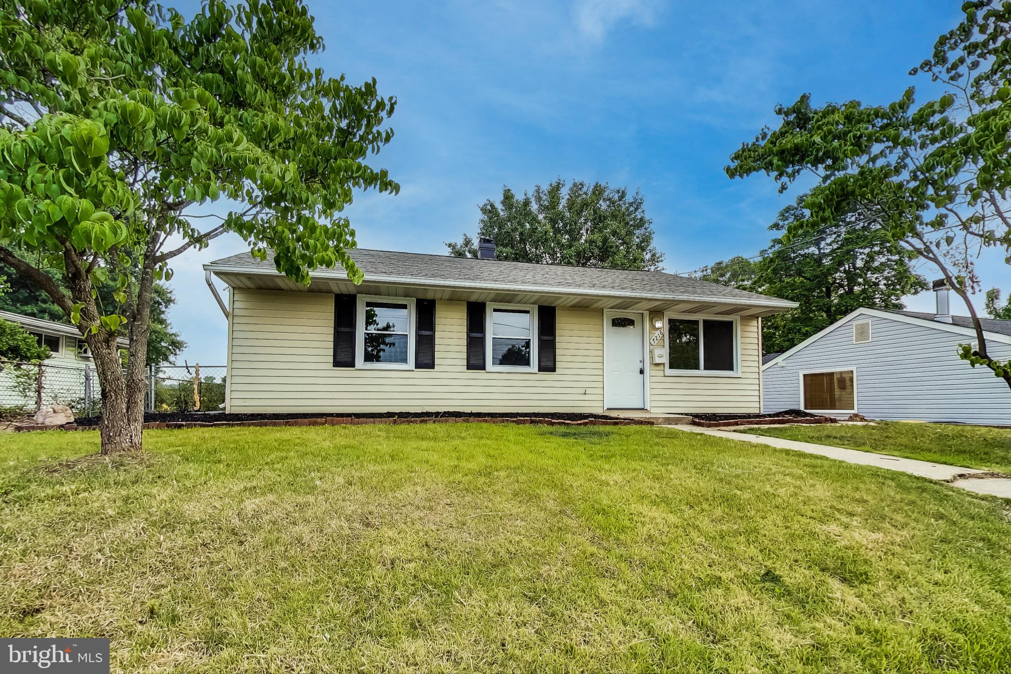 SOUTH LAWN - Residential
