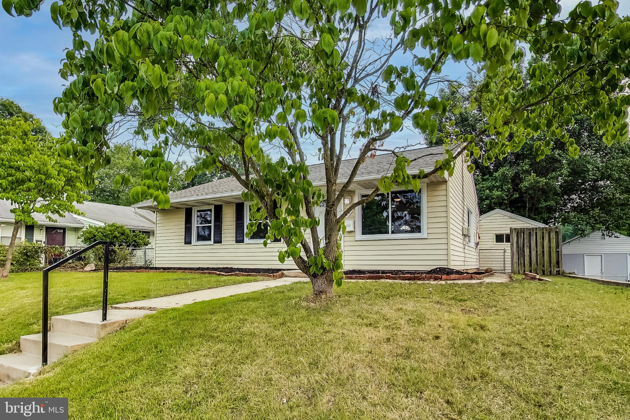 SOUTH LAWN - Residential
