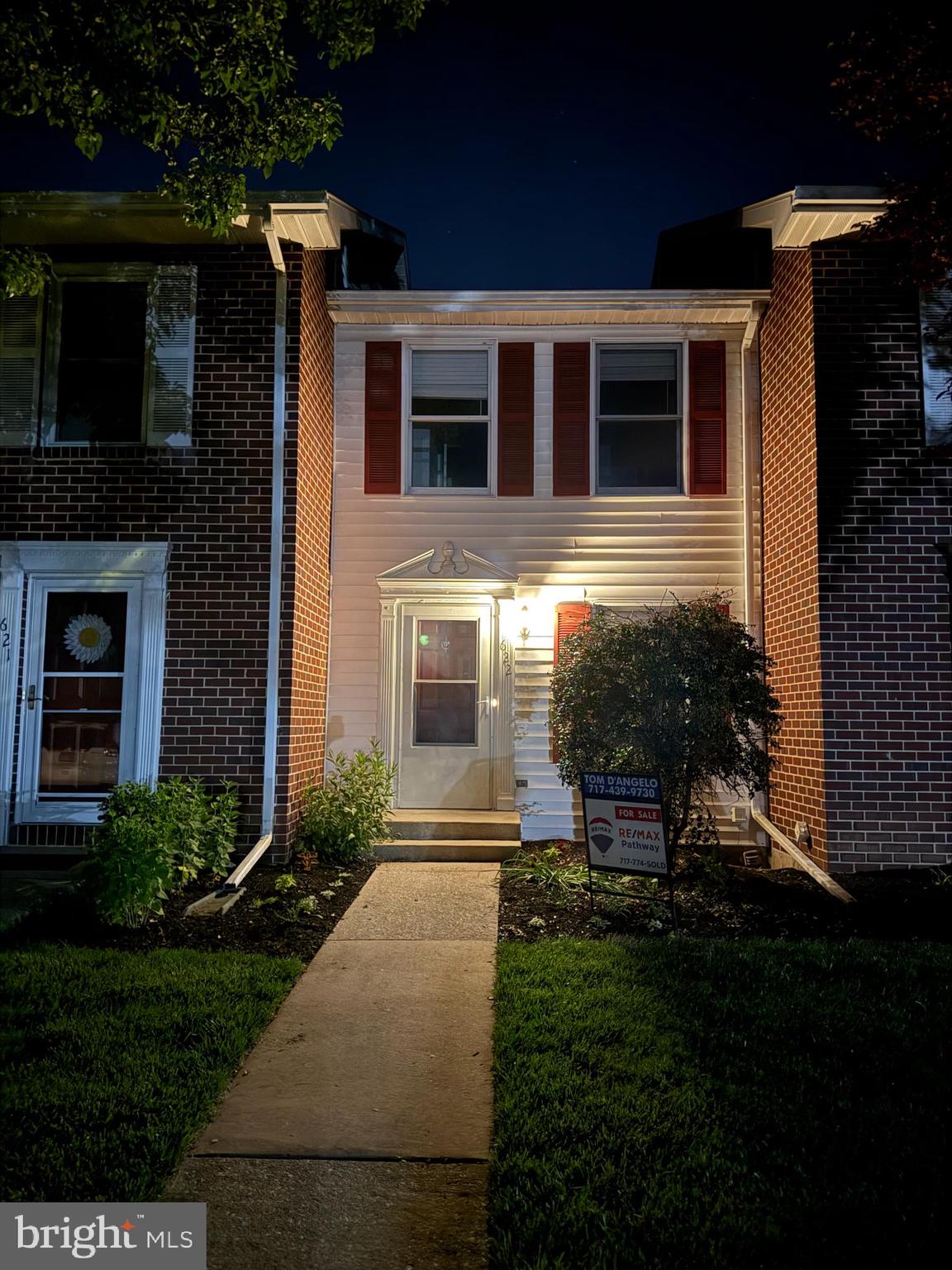 super affordable town home move in ready discover comfort with out the high price tag offers a bright living space low Maintenance and budged-friendly opportunity to own instead of renting !!  enclosed sun room full walk out basement