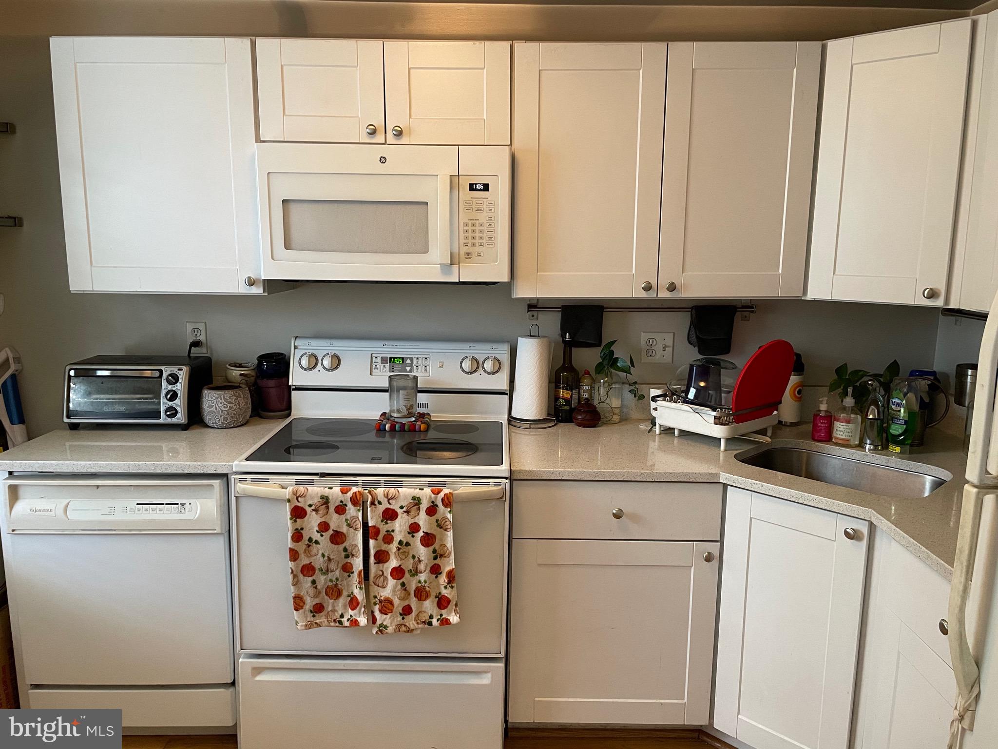 COLONIAL VILLAGE - Residential Lease