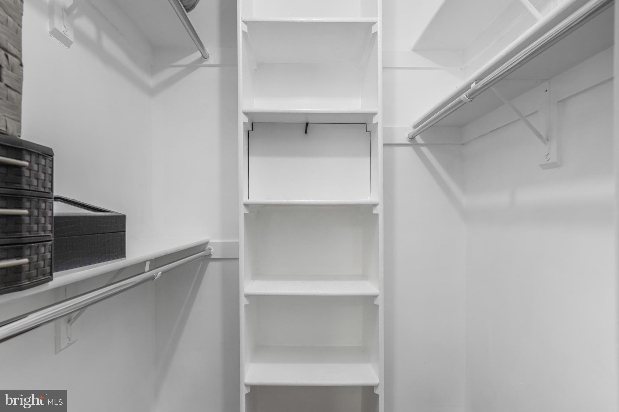 HAMPTON HOUSE - Residential