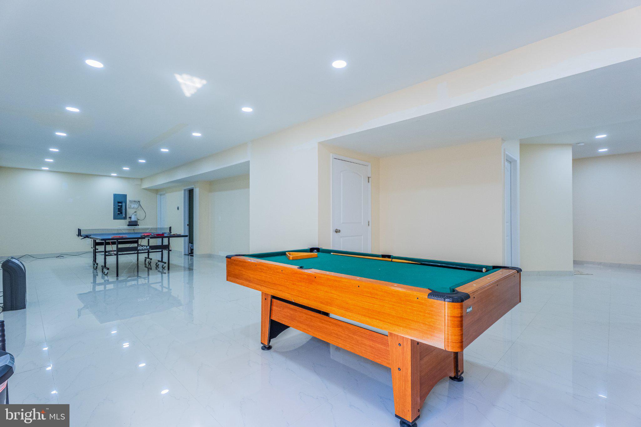 WELLINGTON ESTATES - Residential