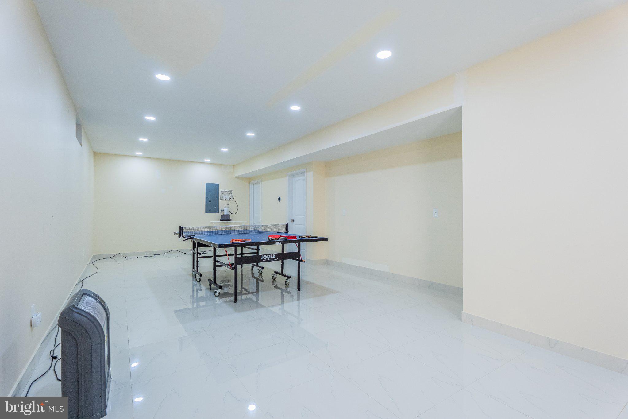 WELLINGTON ESTATES - Residential