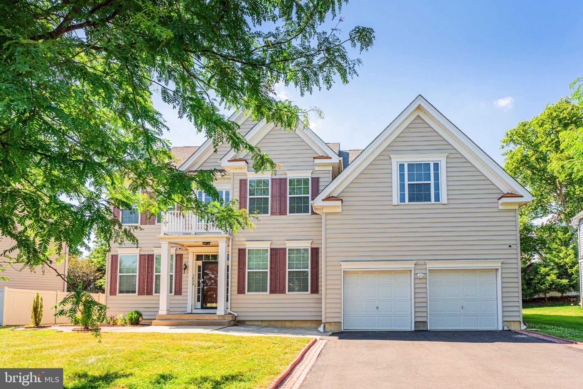 WELLINGTON ESTATES - Residential