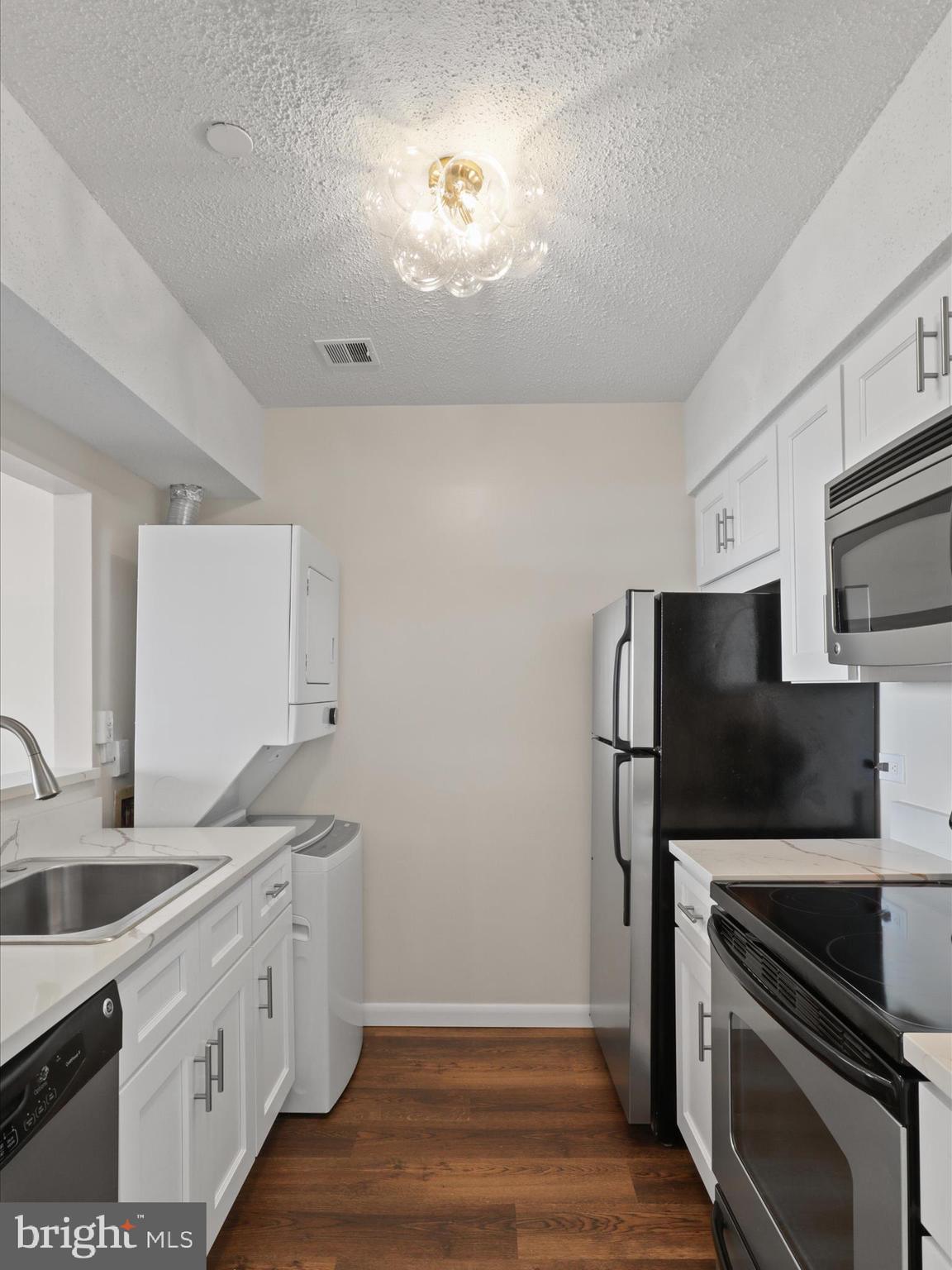 SKYLINE SQUARE CONDO - Residential Lease