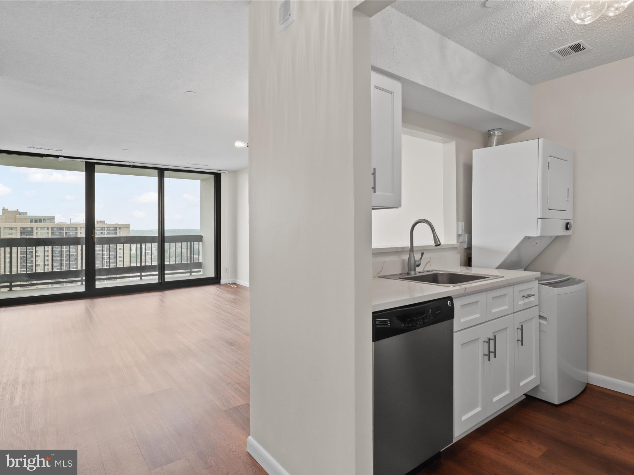 SKYLINE SQUARE CONDO - Residential Lease