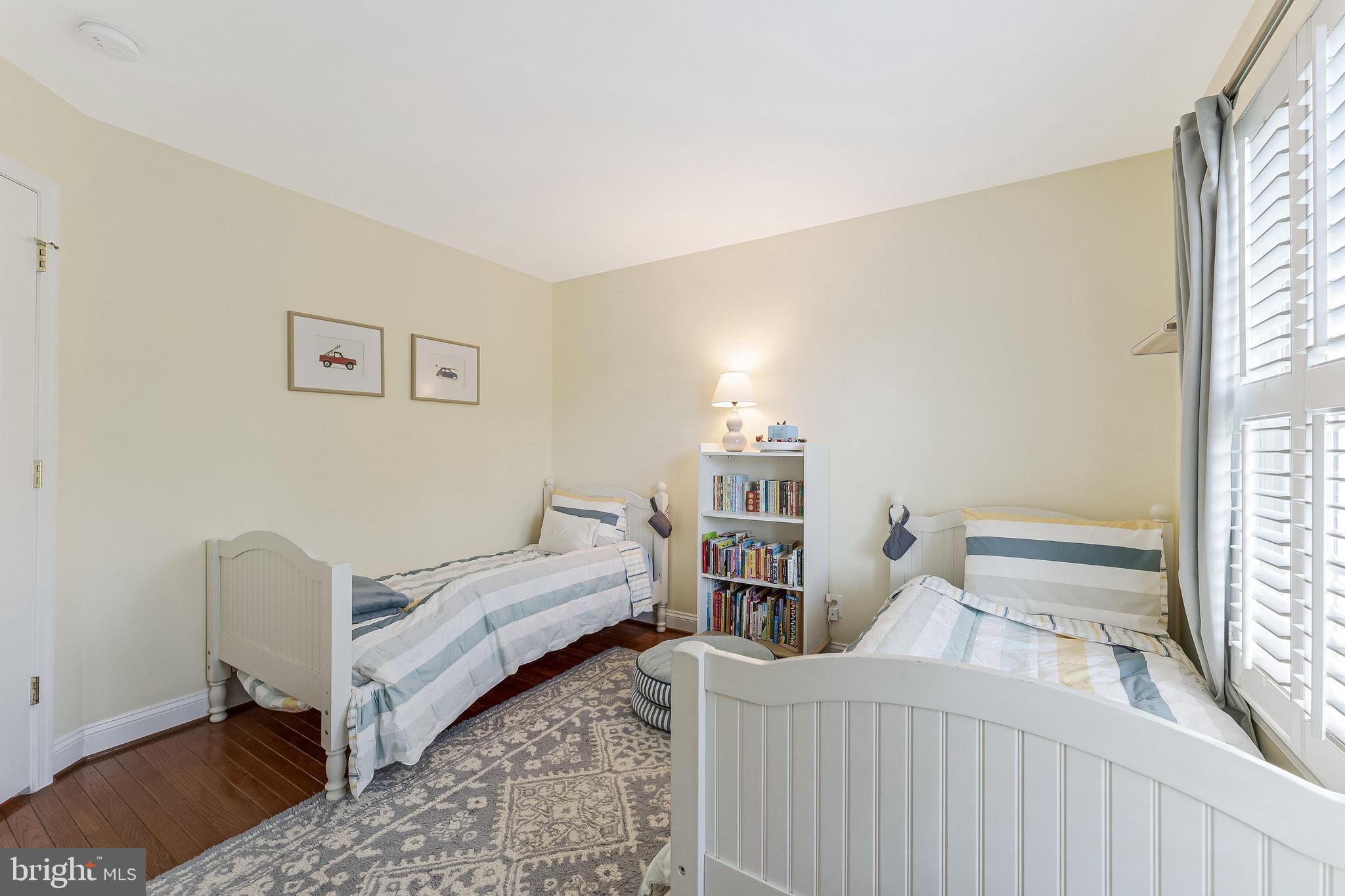 OLD TOWN CRESCENT - Residential