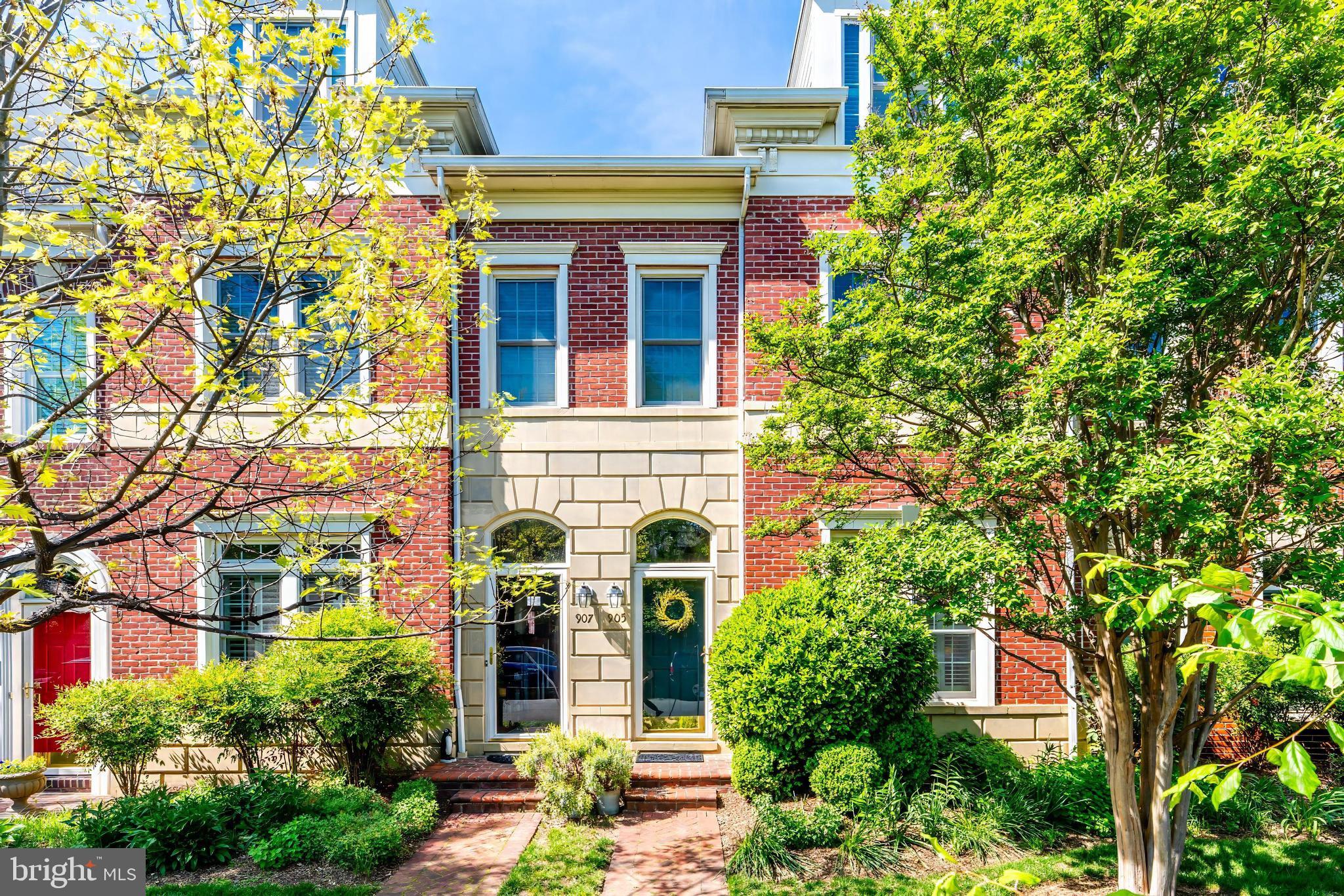 OLD TOWN CRESCENT - Residential