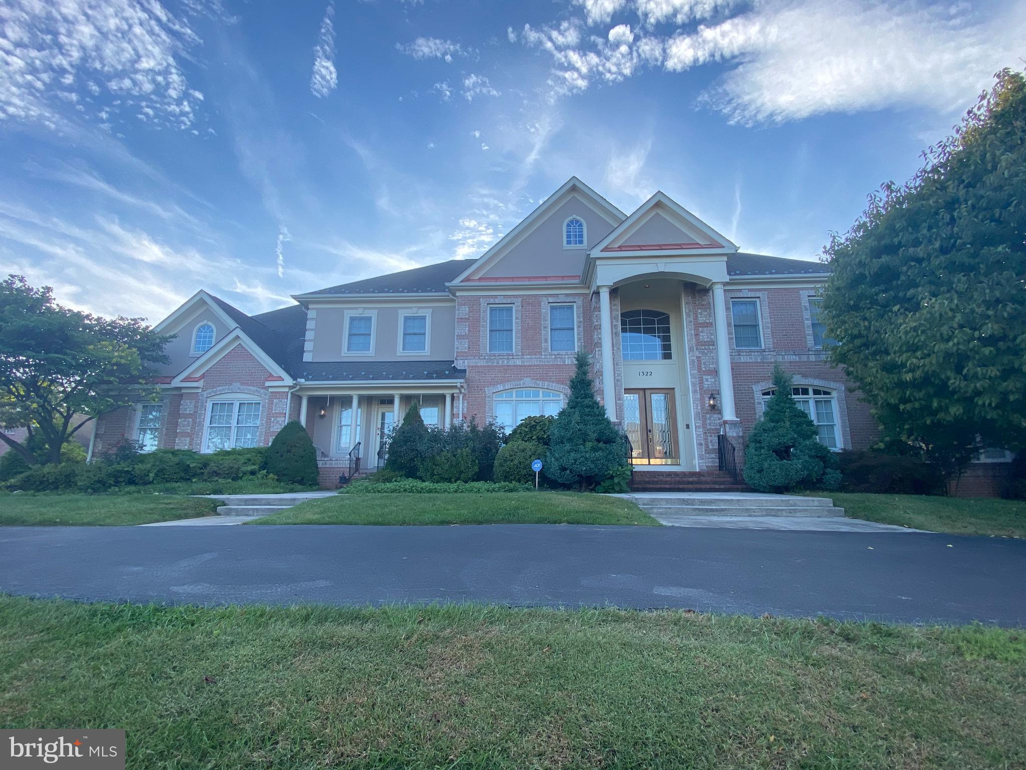 WILLOW CHASE - Residential
