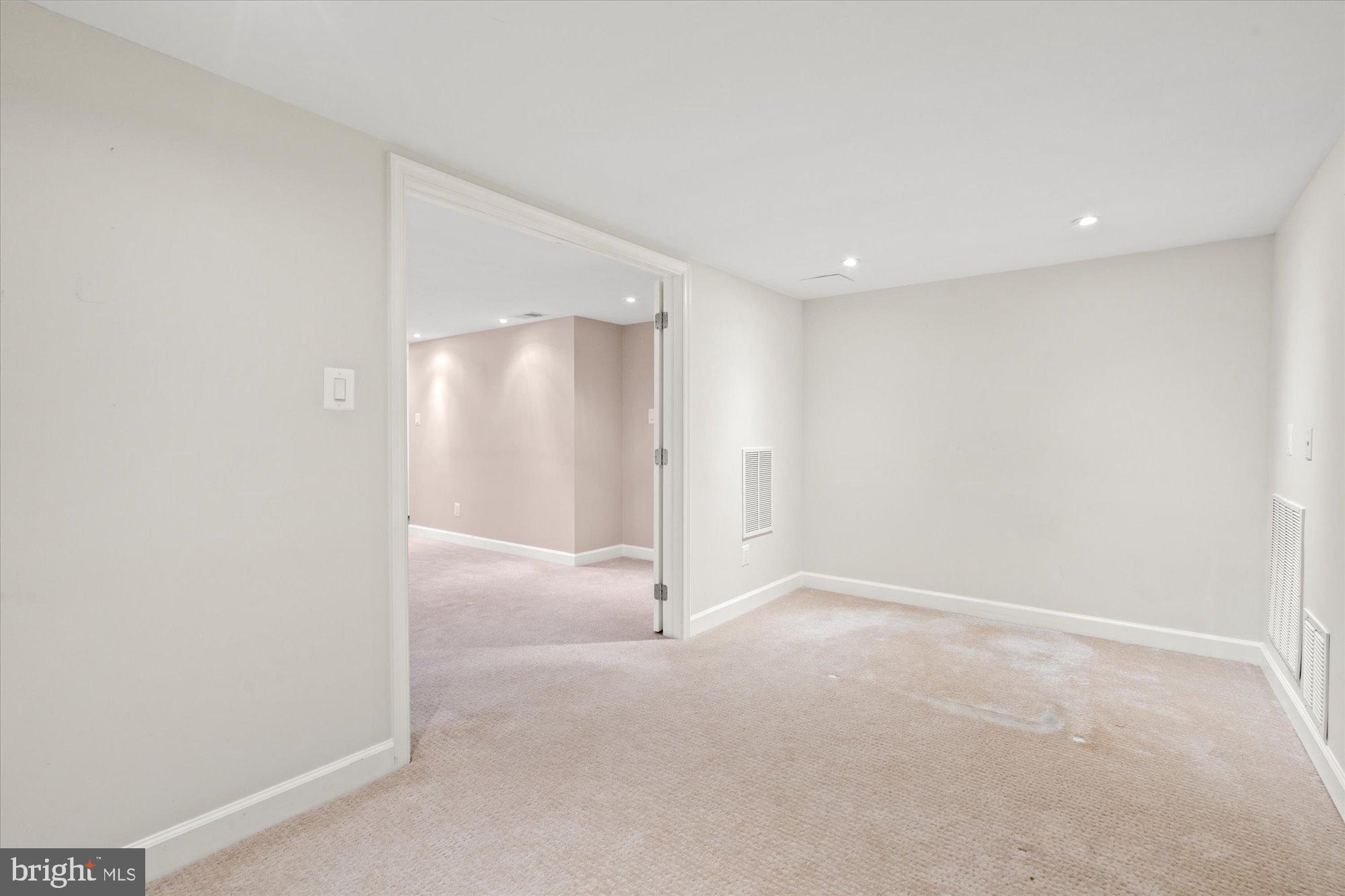 SOMERSET - Residential Lease