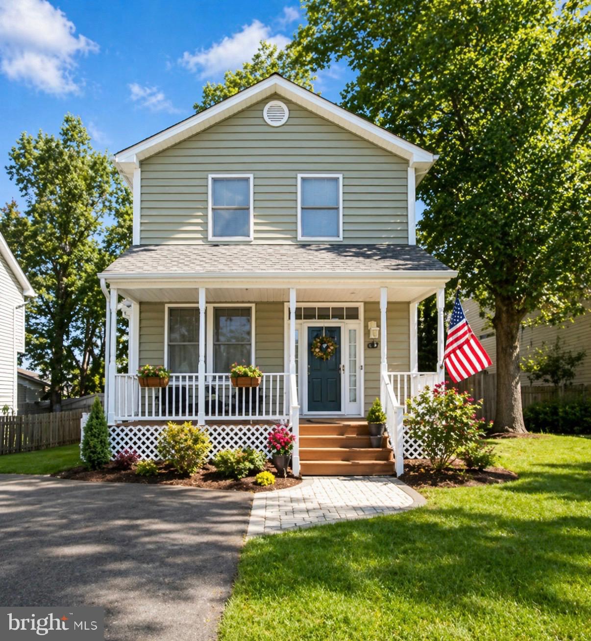 WOODLAND BEACH - Residential