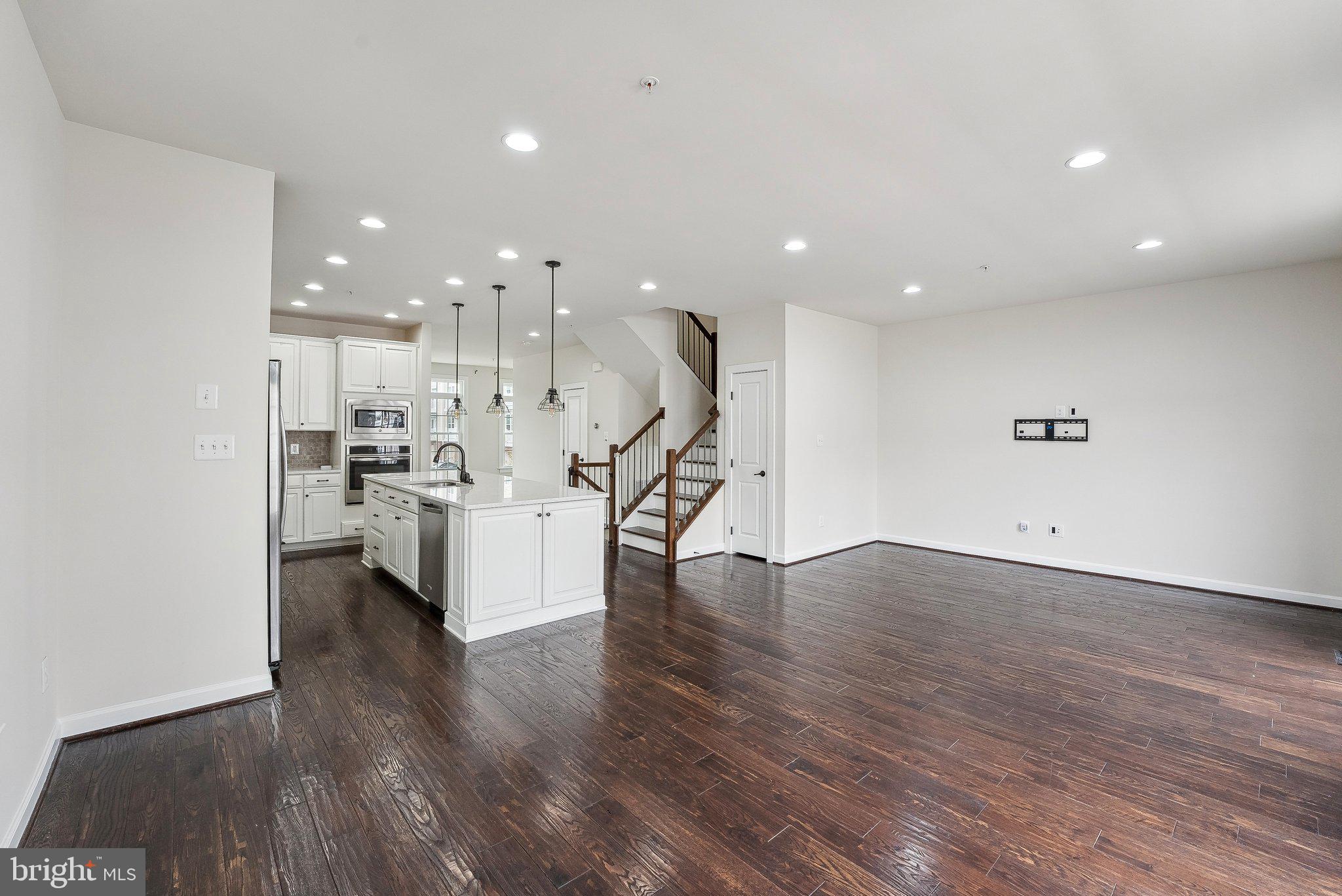 DISCOVERY SQUARE - Residential Lease