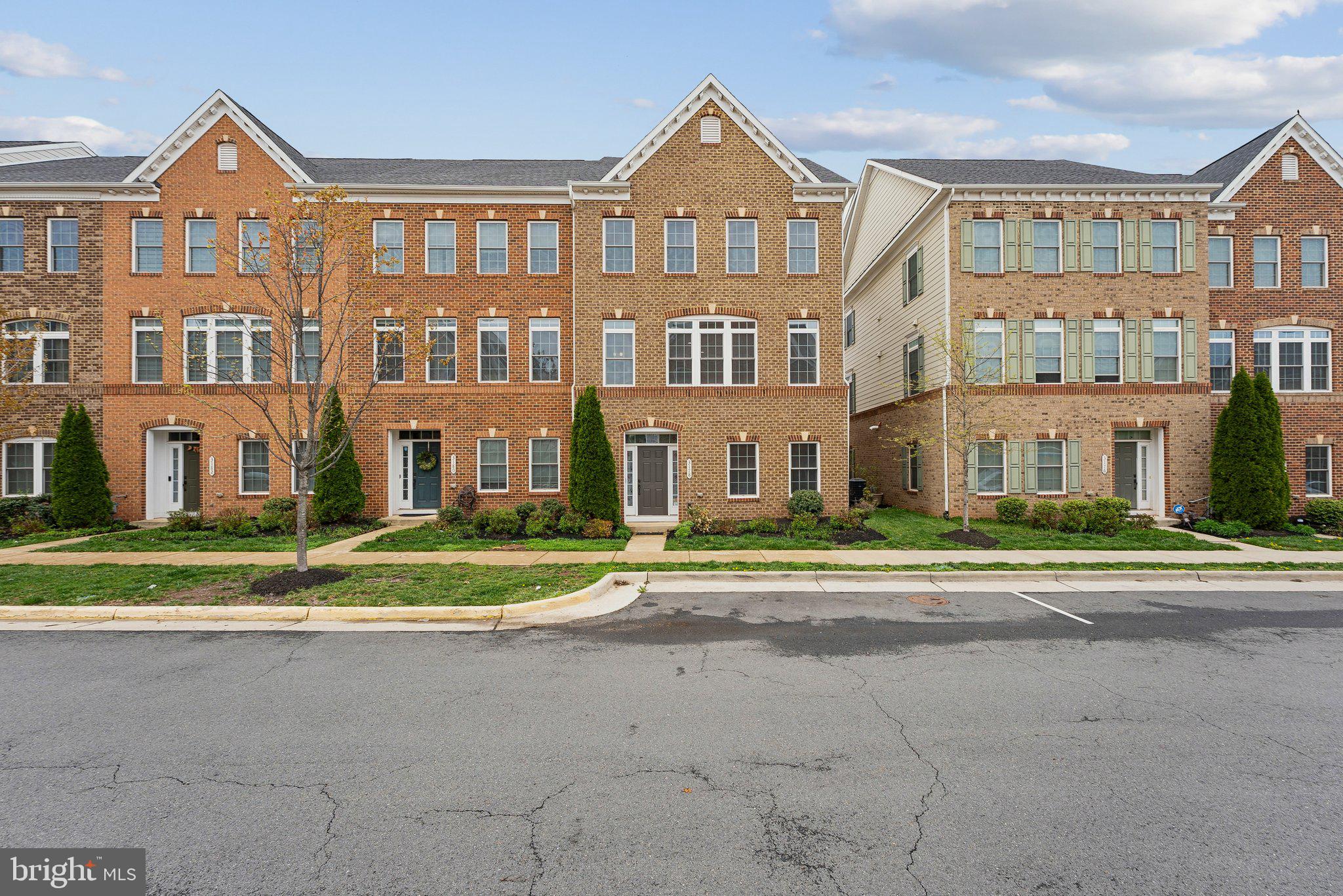 DISCOVERY SQUARE - Residential Lease