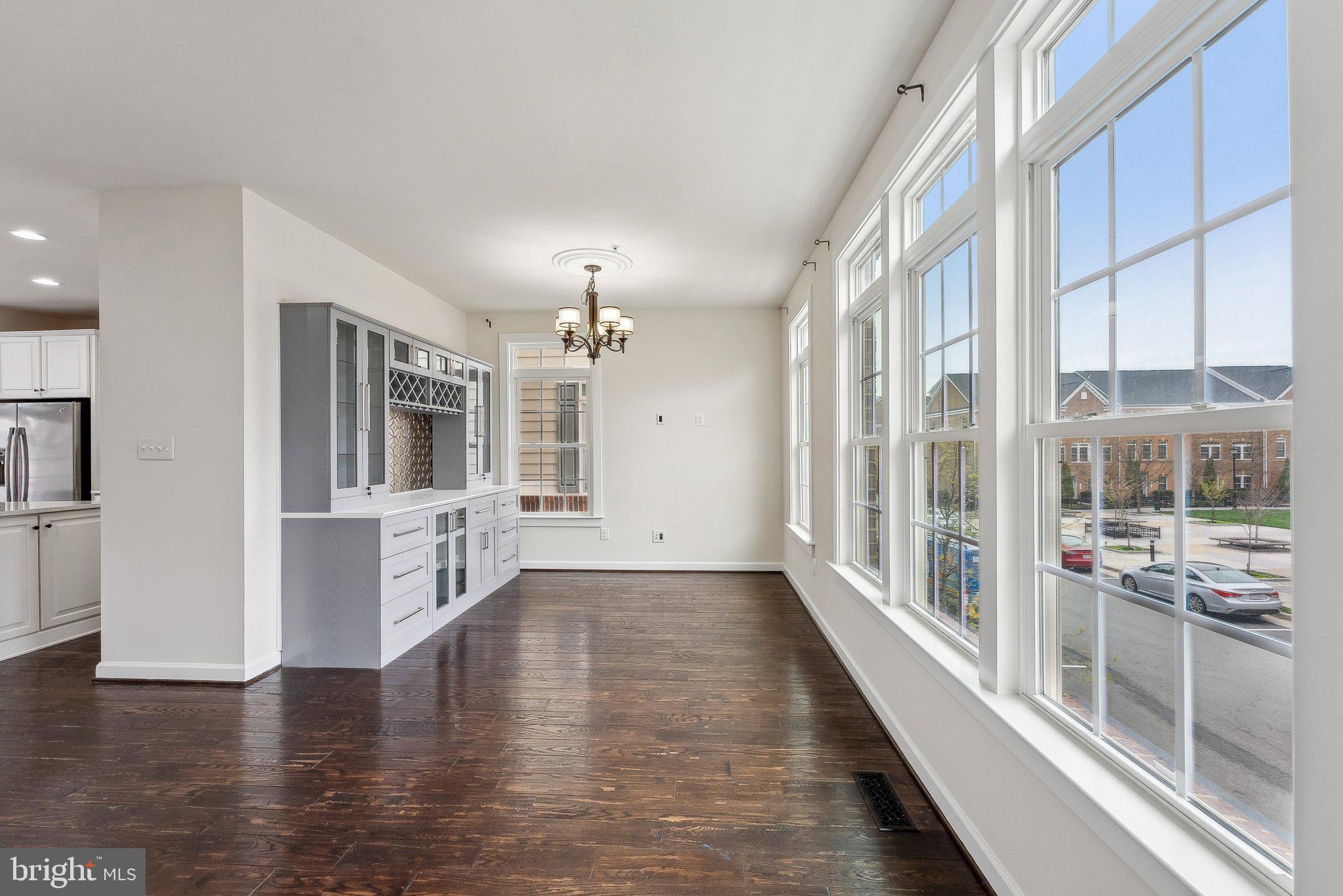 DISCOVERY SQUARE - Residential Lease