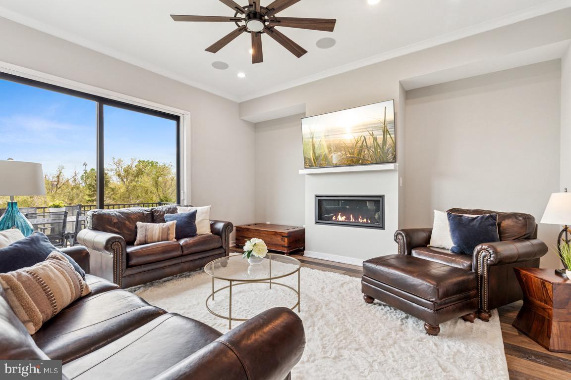 COMMONWEALTH PLACE AT WESTFIELDS - Residential
