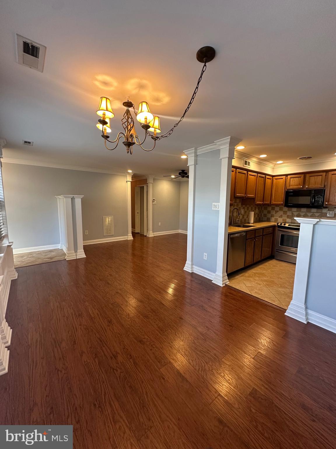 CAROUSEL POINTE - Residential Lease