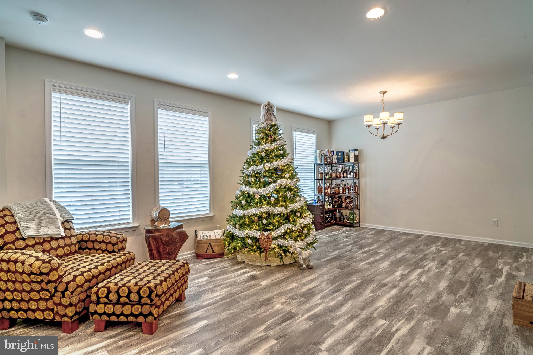 COWAN CROSSING - Residential