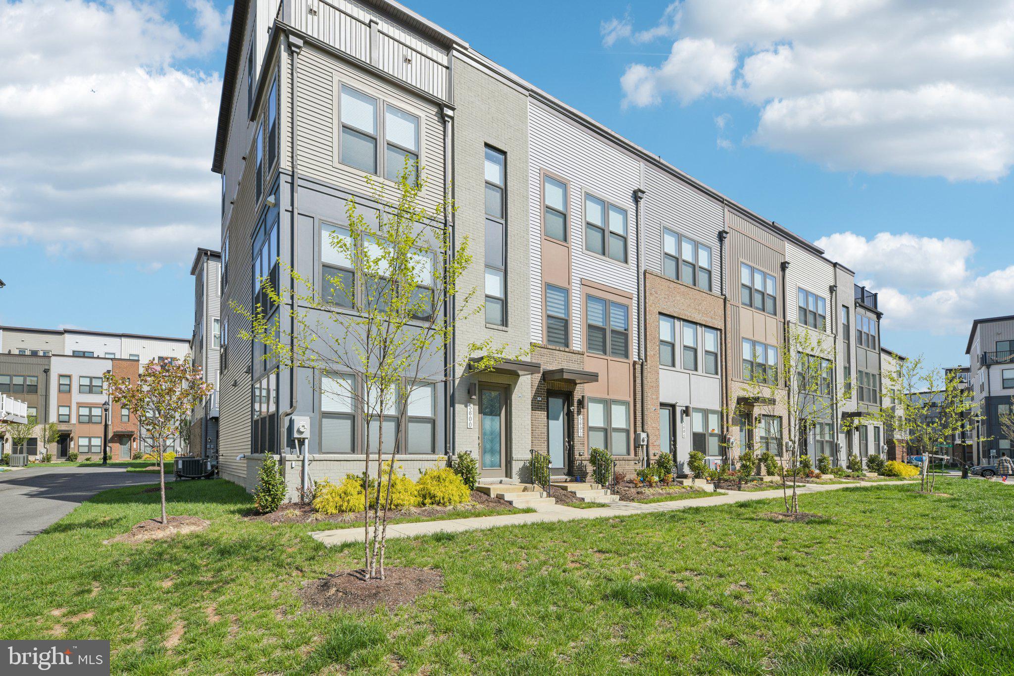 RIVERFRONT - Residential