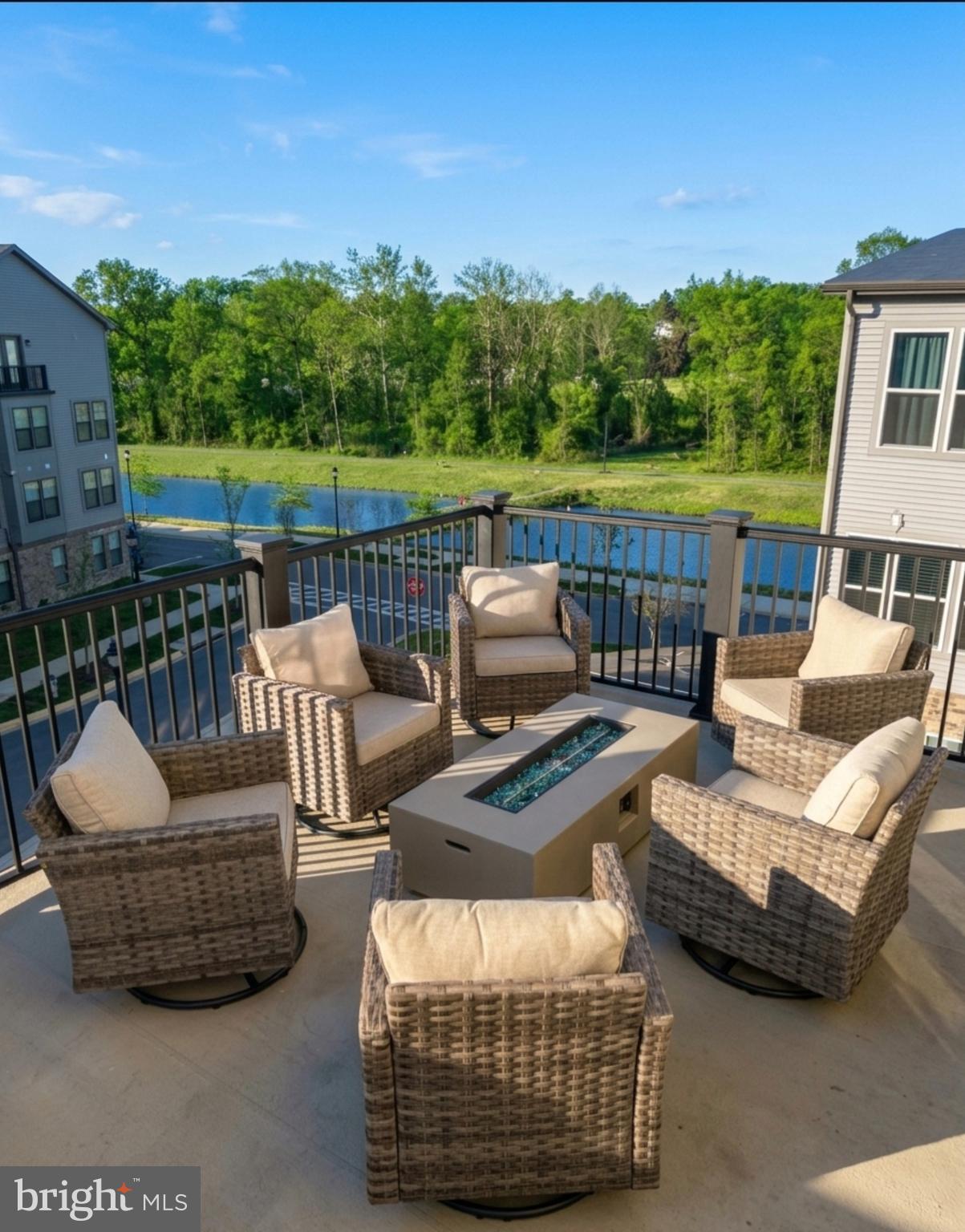 RIVERFRONT - Residential