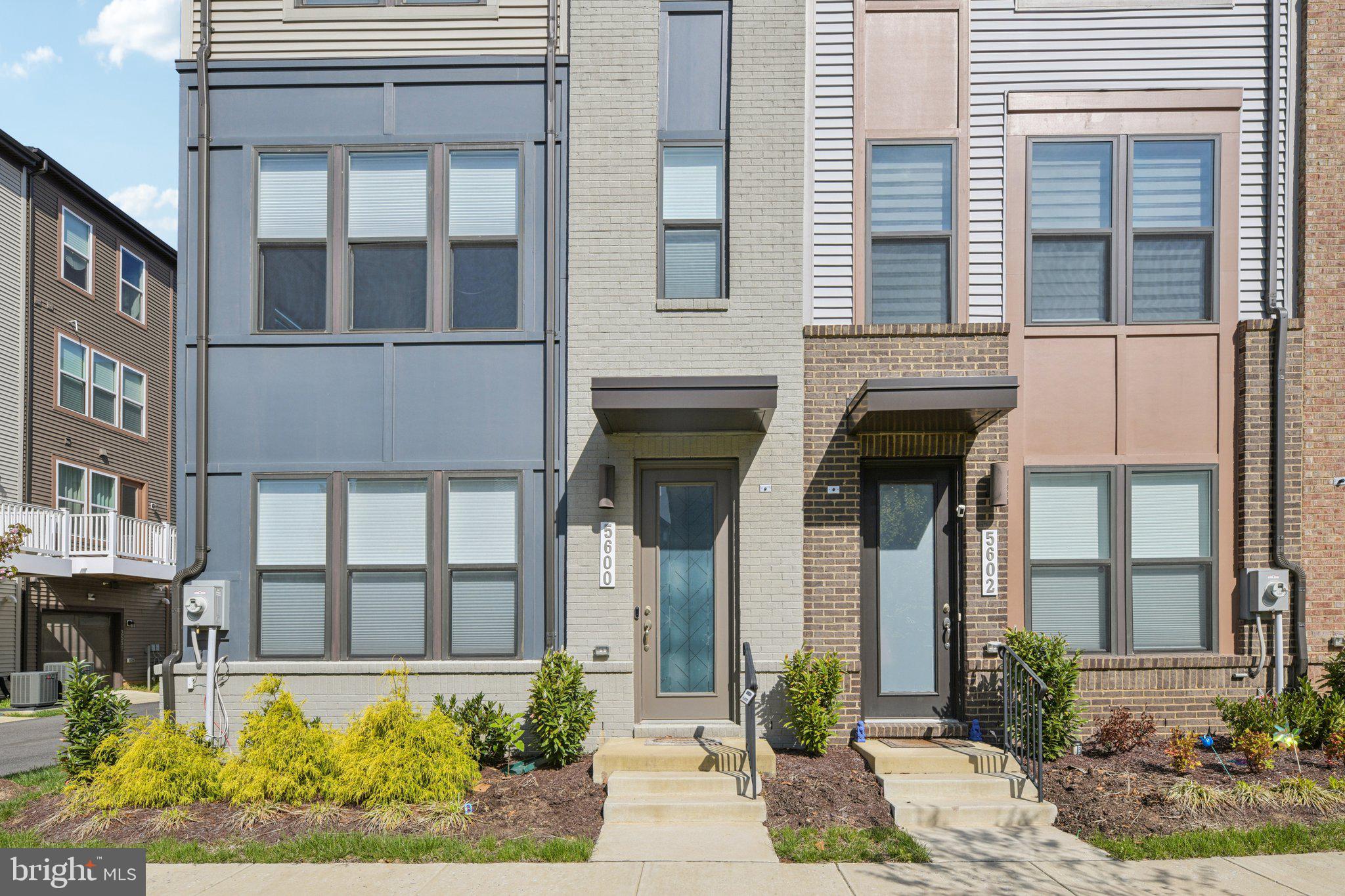 RIVERFRONT - Residential