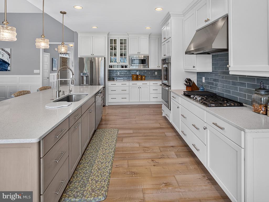 PENINSULA LAKES - Residential