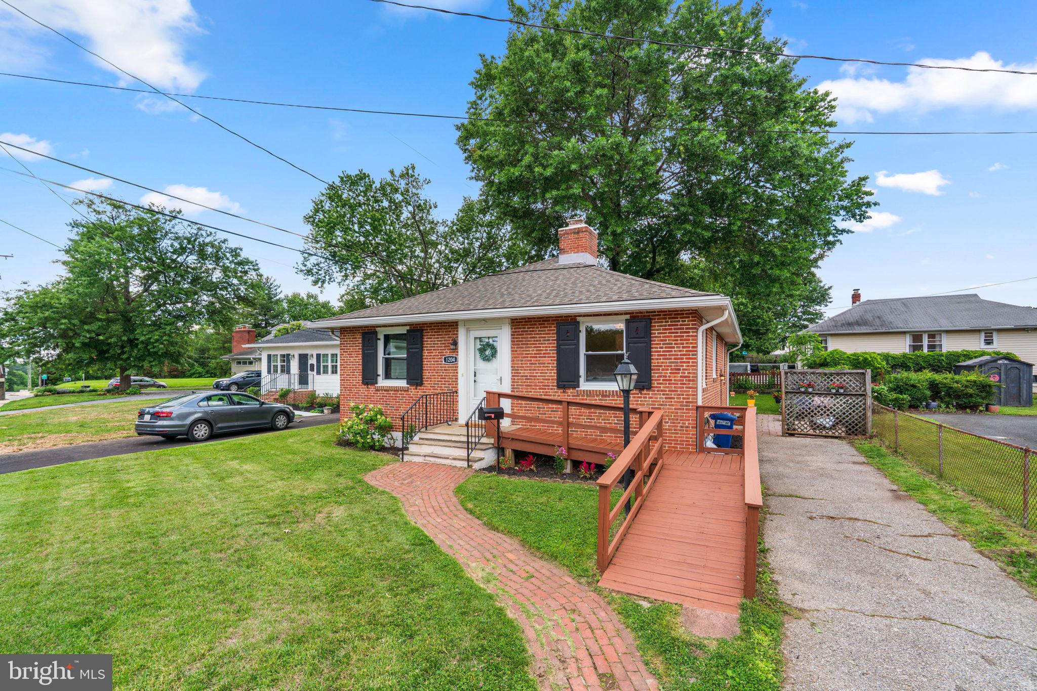 OAK CREST - Residential