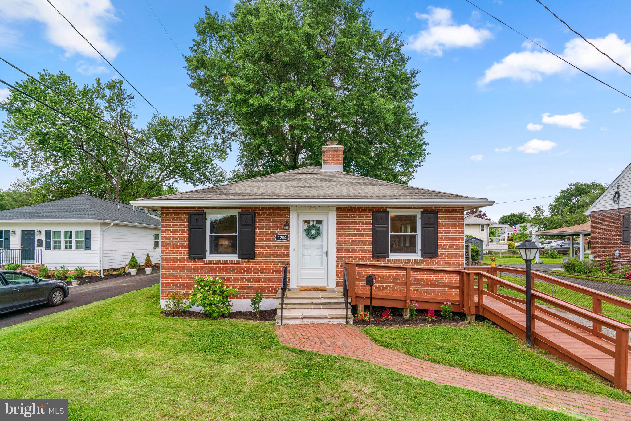 OAK CREST - Residential