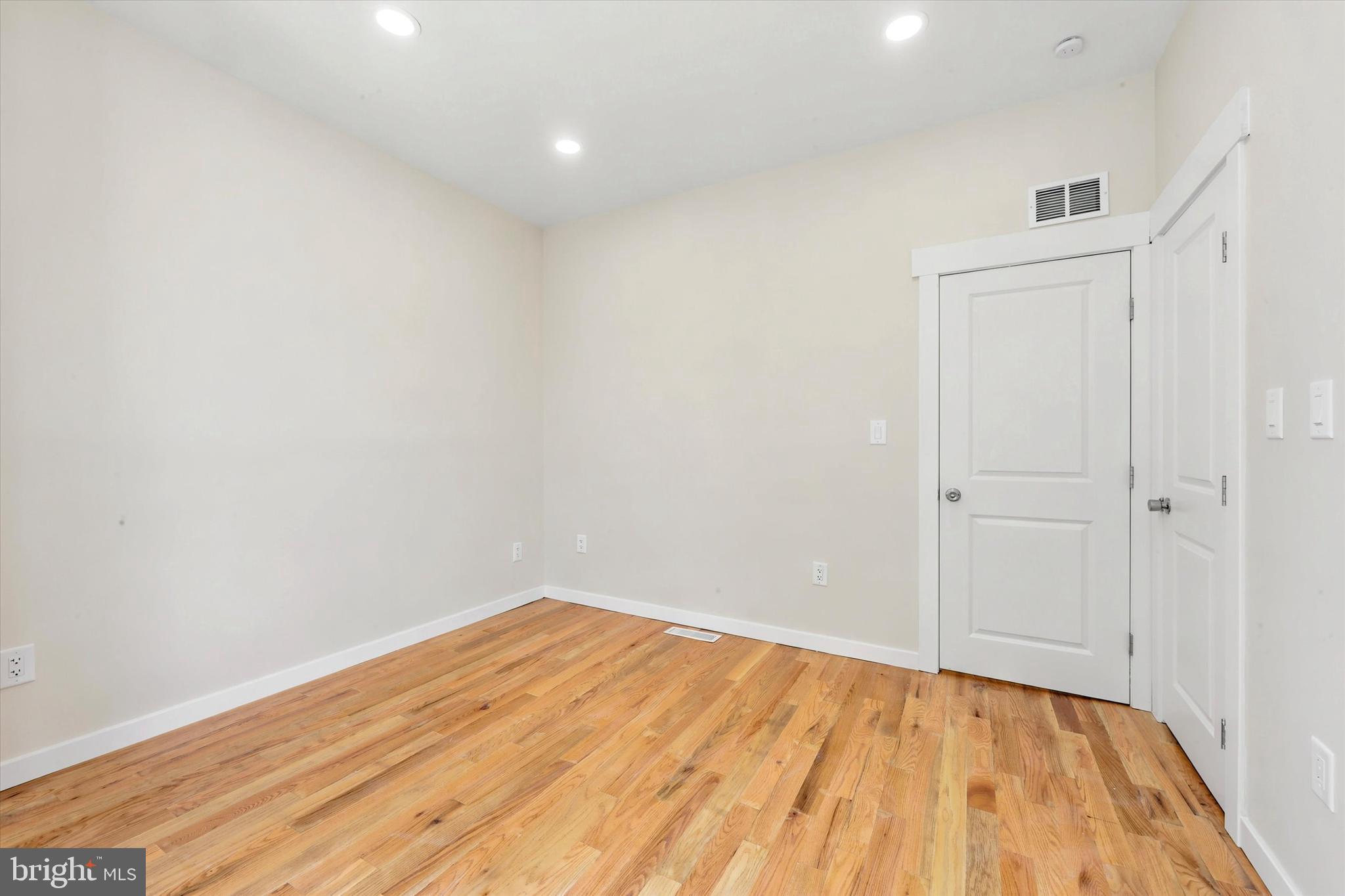 PHILADELPHIA (WEST) - Residential