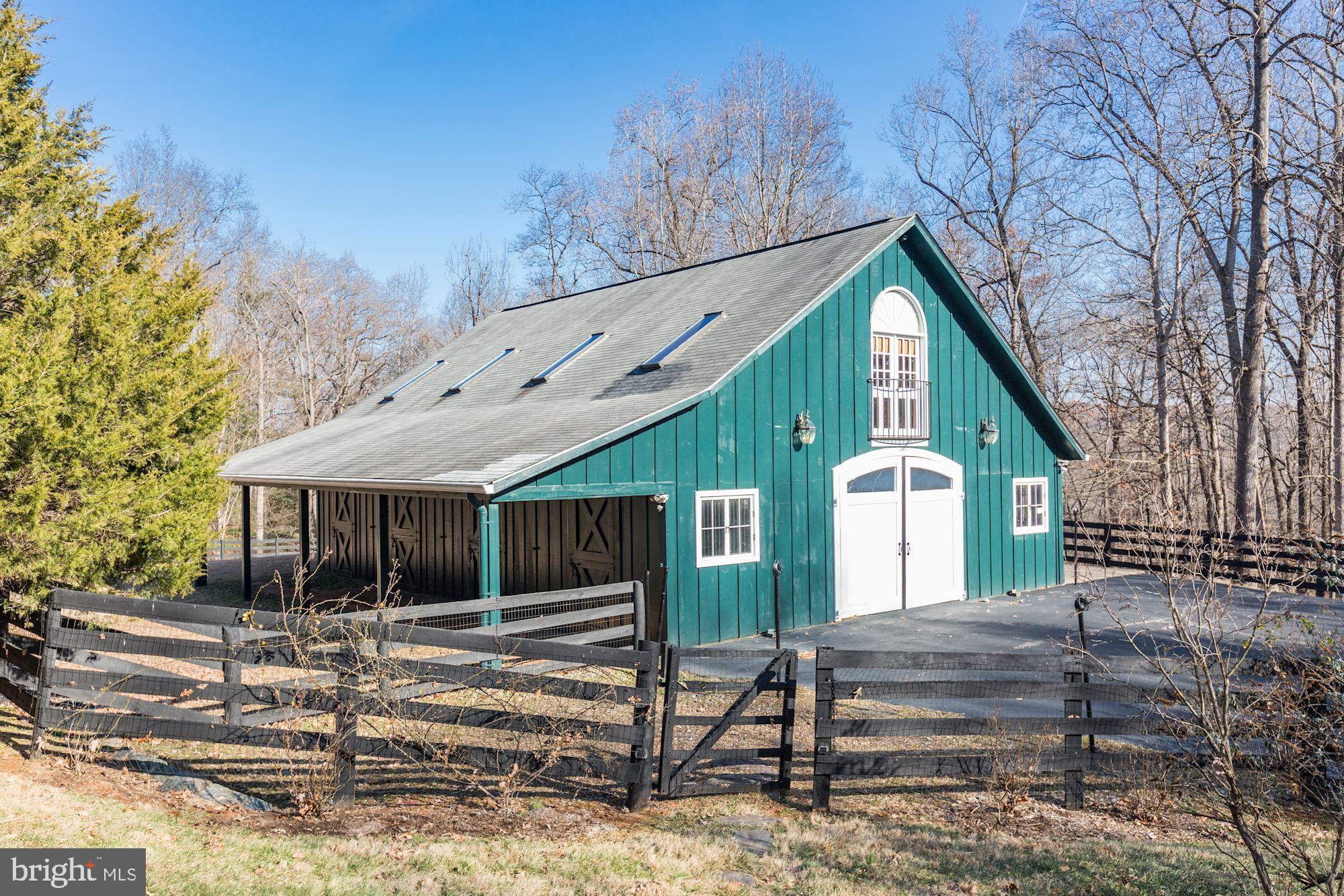 THREE SWALLOWS FARM - Residential