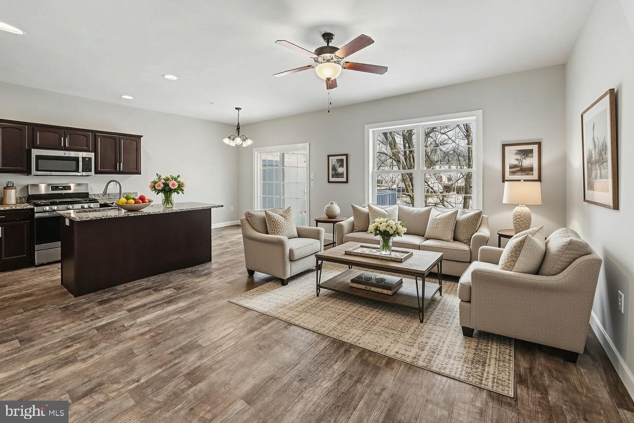 WOODLAND HILLS - Residential