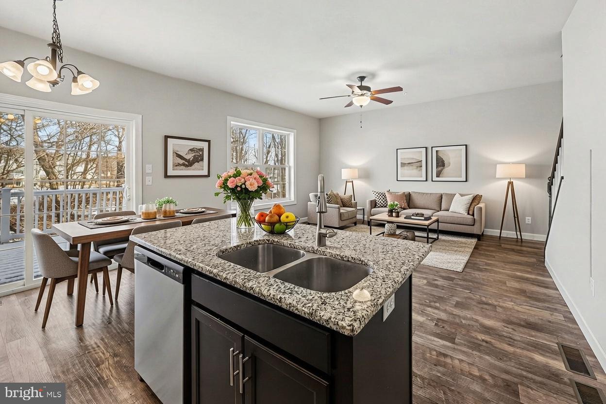 WOODLAND HILLS - Residential