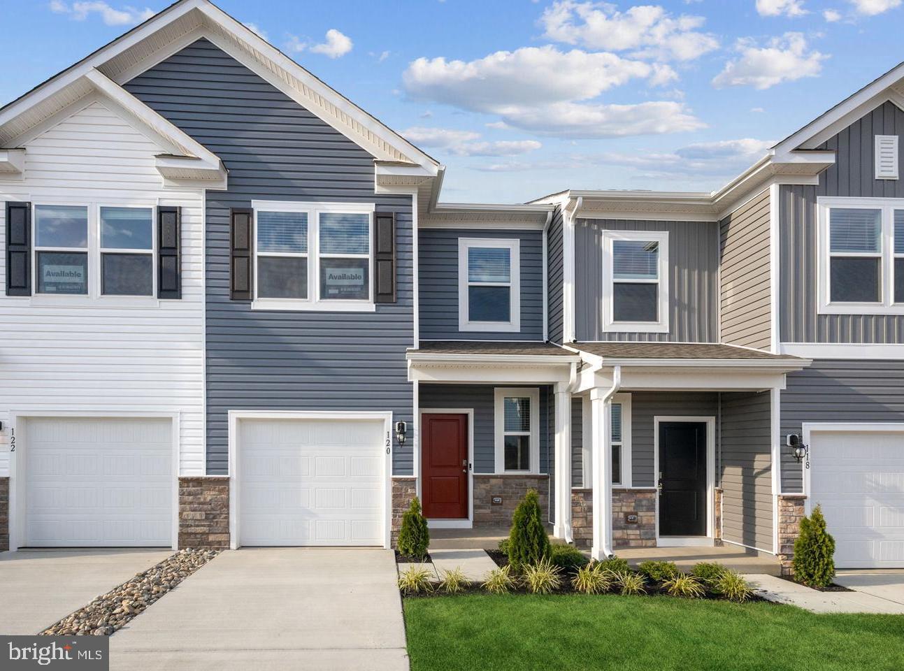 !!!BRAND NEW NEVER LIVED!!!! - THIS  UNIT HAS AN OPEN KITCHEN WITH GRANITE COUNTERTOPS, STAINLESS STEEL APPLIANCES, SECURITY SYSTEM.LED LIGHTING AND 1 USB/OUTLET COMBO IN KITCHEN. WHOLE HOUSE WINDOW TREATMENTS INCLUDED, WASHER/DRYER AND PROGRAMABLE THERMOSTAT. . WASHER AND DRYER INCLUDED. VERY NEAR TO 1-81 AND ALL SHOPPING