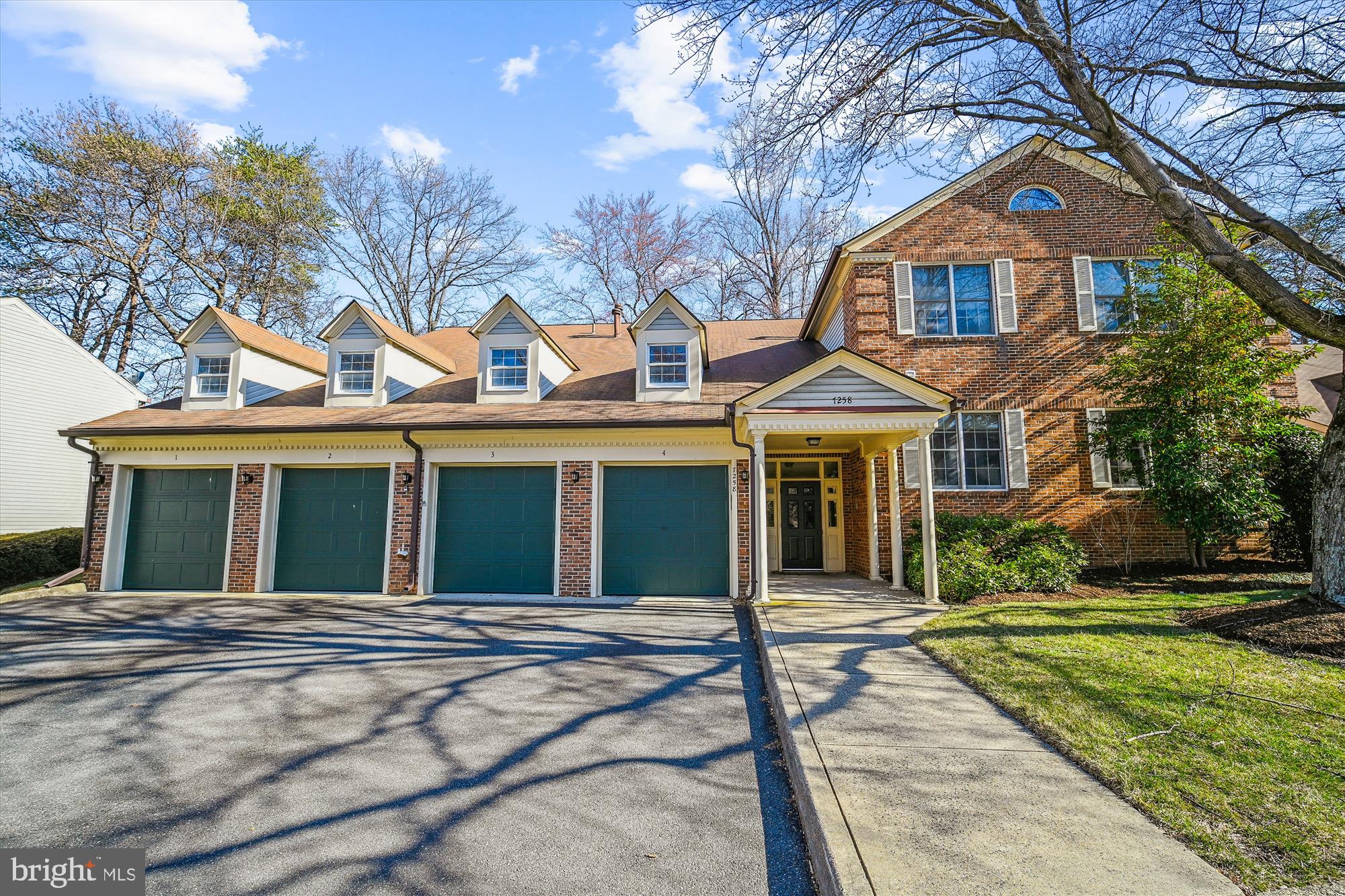 GLEN HOLLOW - Residential